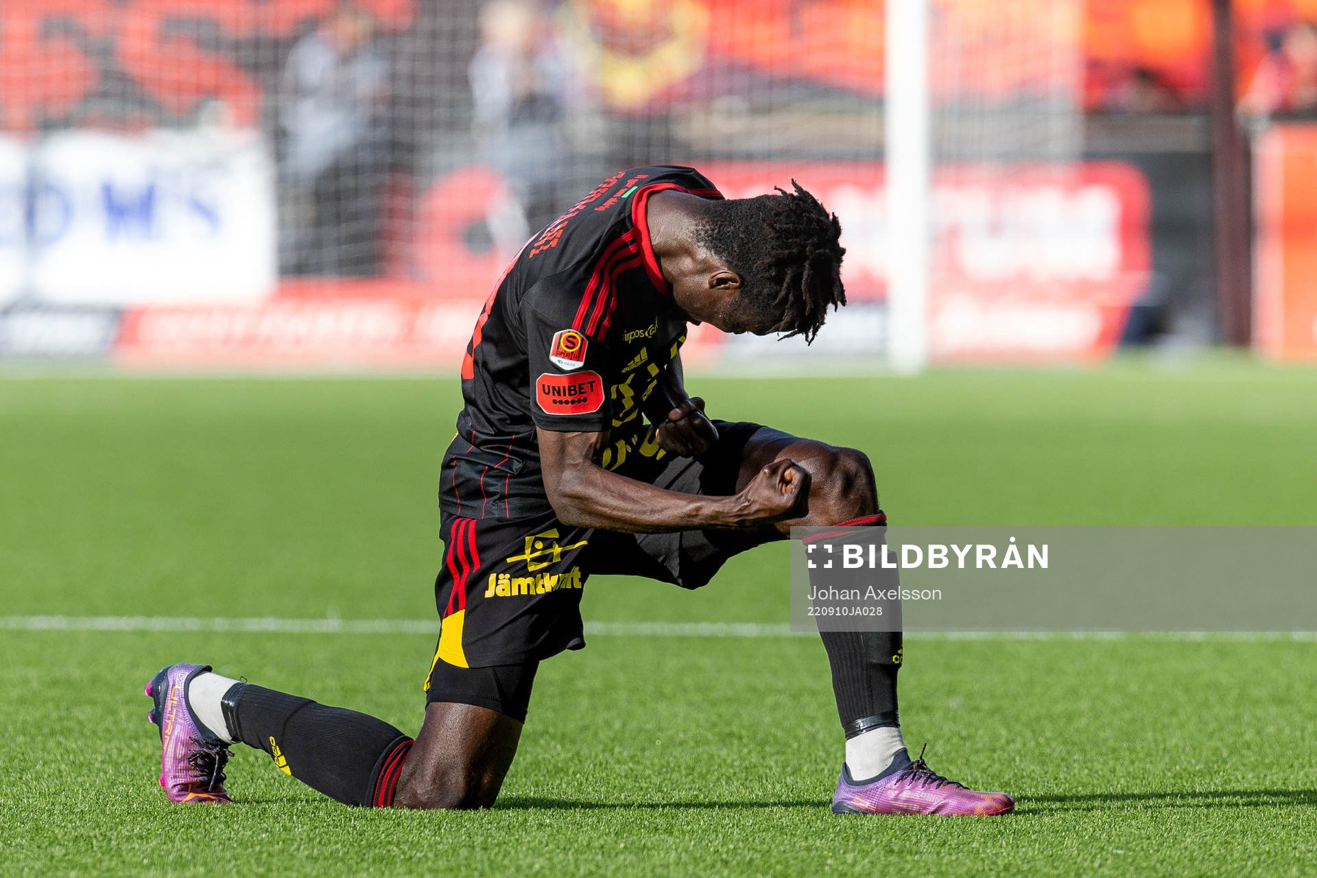 Östersunds Yannick Armel Assiedou Adjoumani jublar
