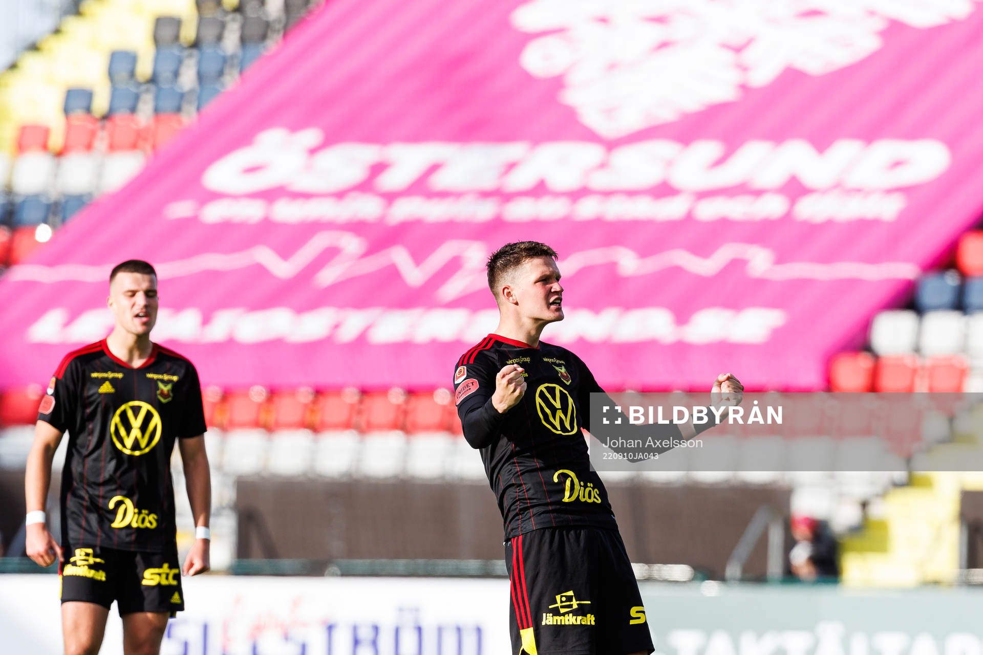 i220910 Östersunds Myroslav Mazur  jublar