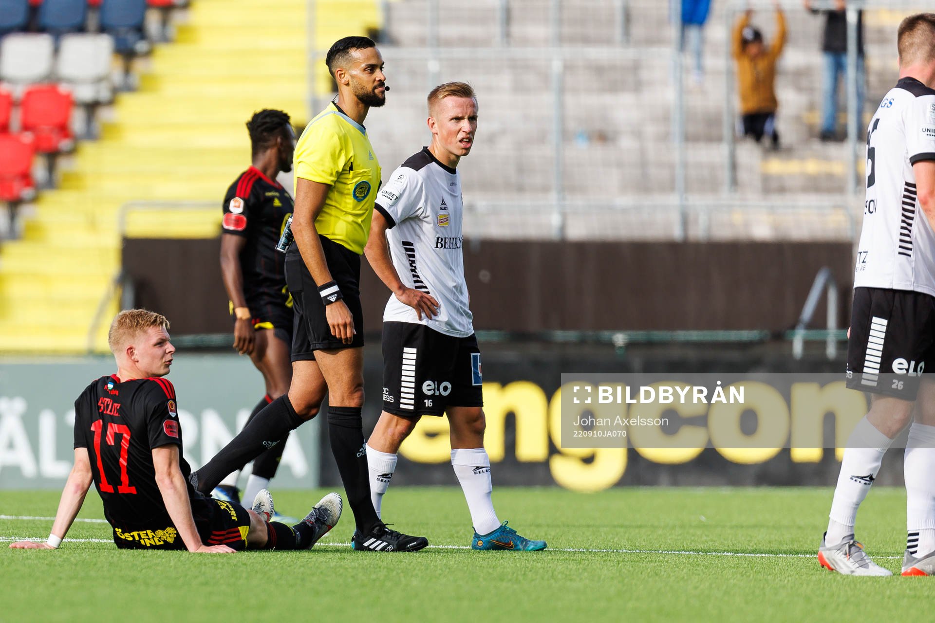 Östersunds Malcolm Stolt  har ont