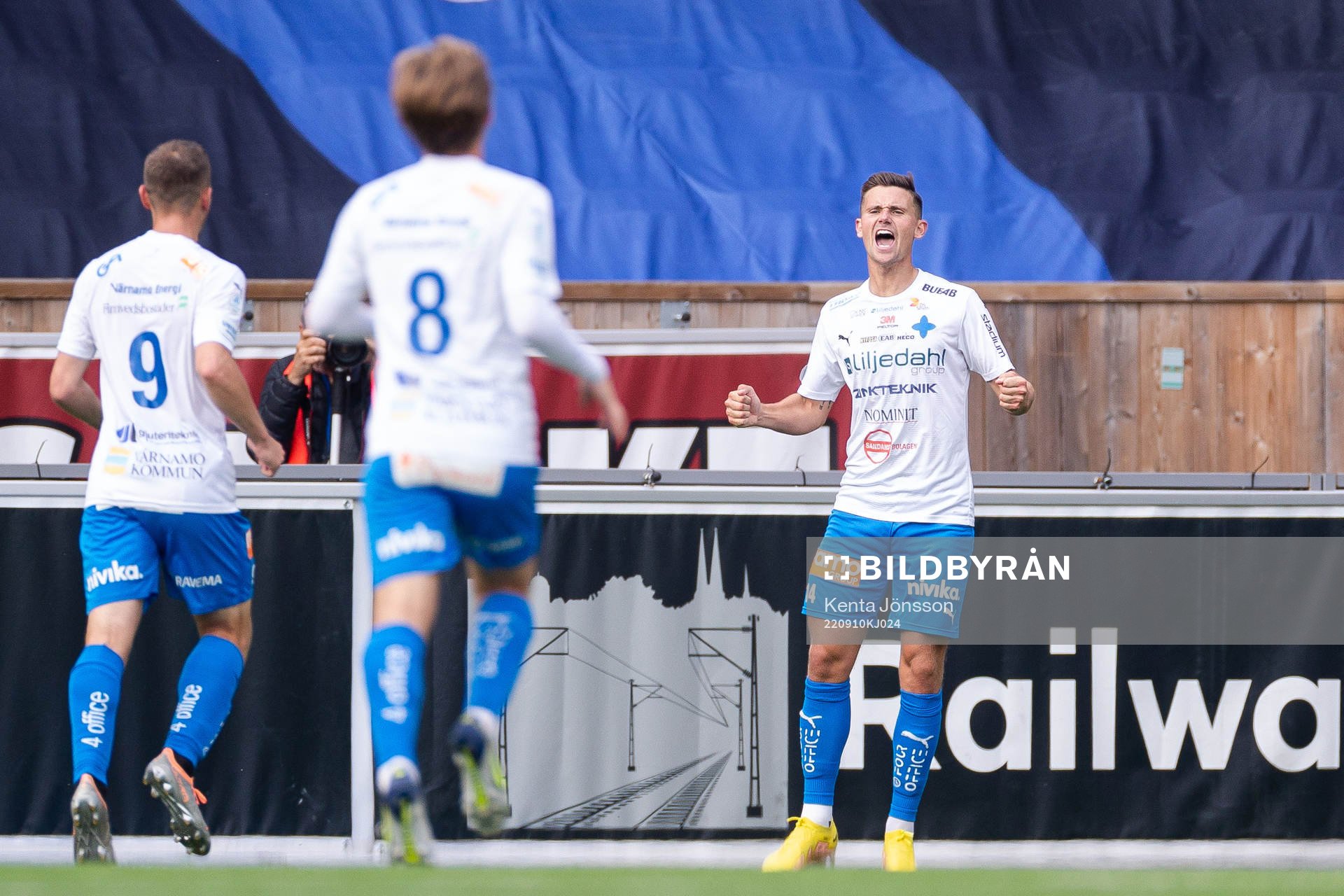 Värnamos Marcus Antonsson  jublar
