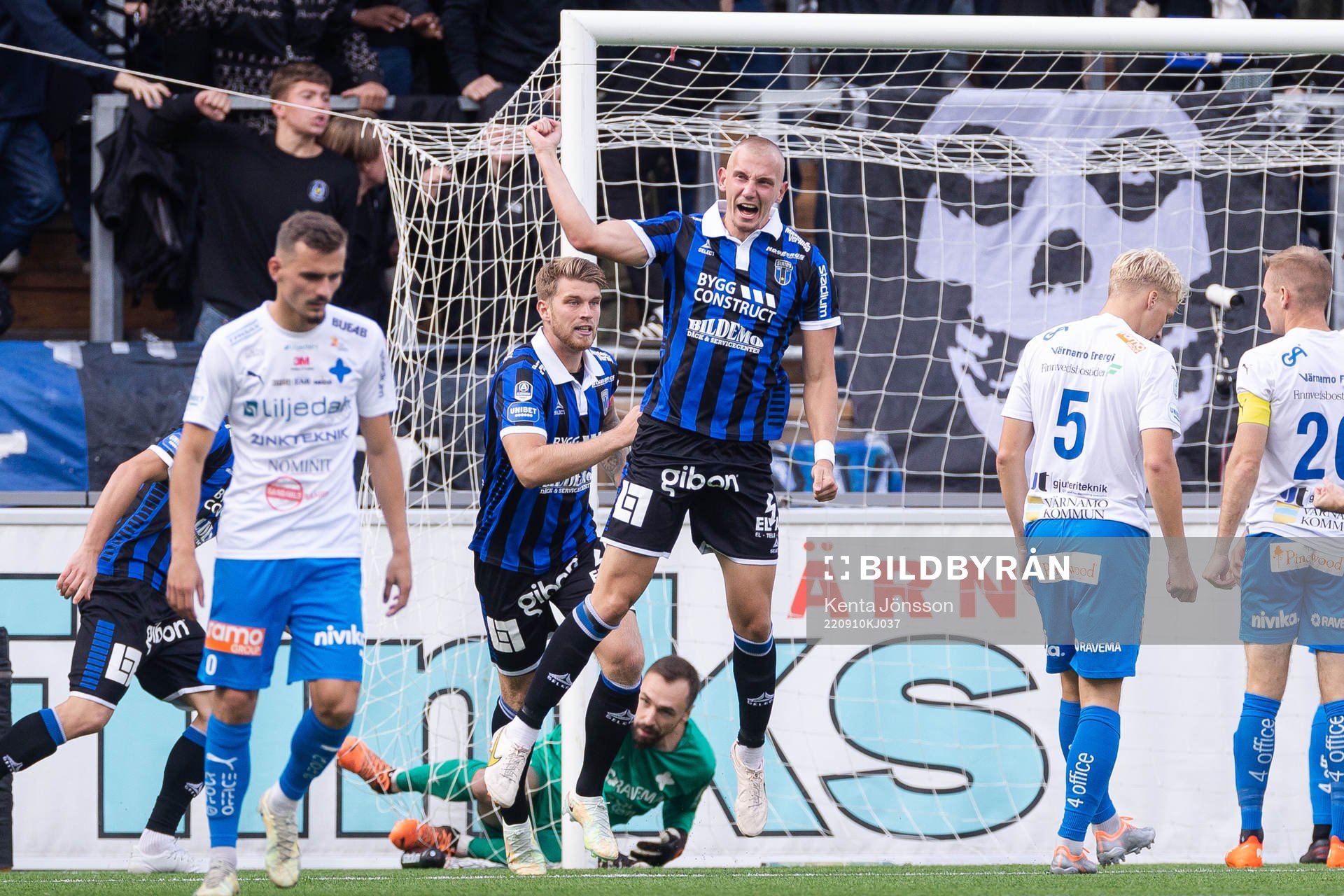 Sirius Jakob Voelkerling Persson jublar