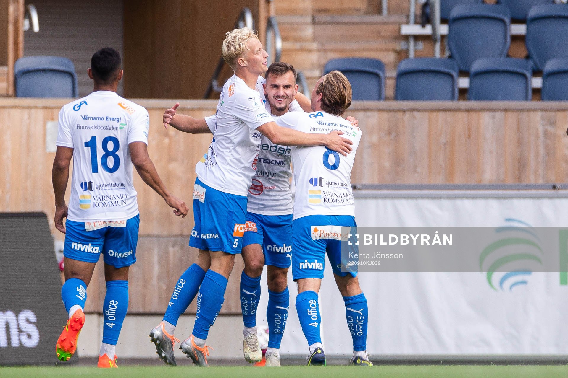 Värnamos Ajdin Zeljkovic jublar