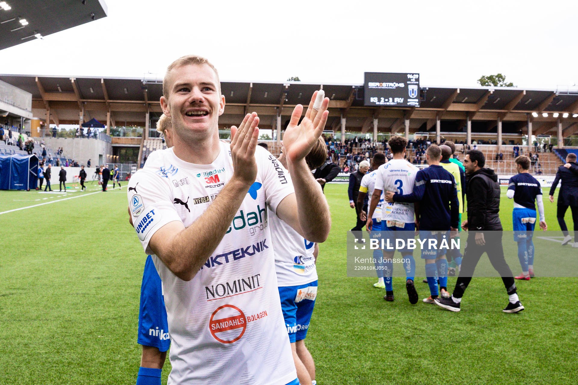 Värnamos Freddy Winsth jublar