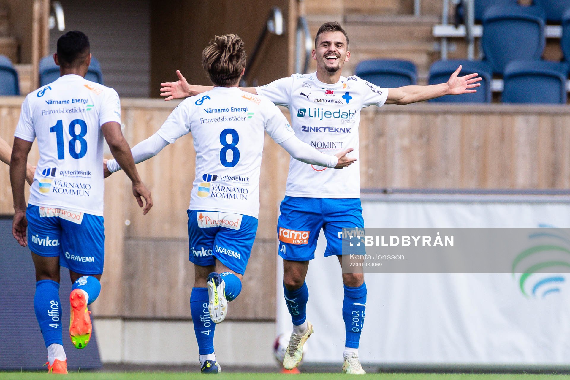 Värnamos Ajdin Zeljkovic jublar