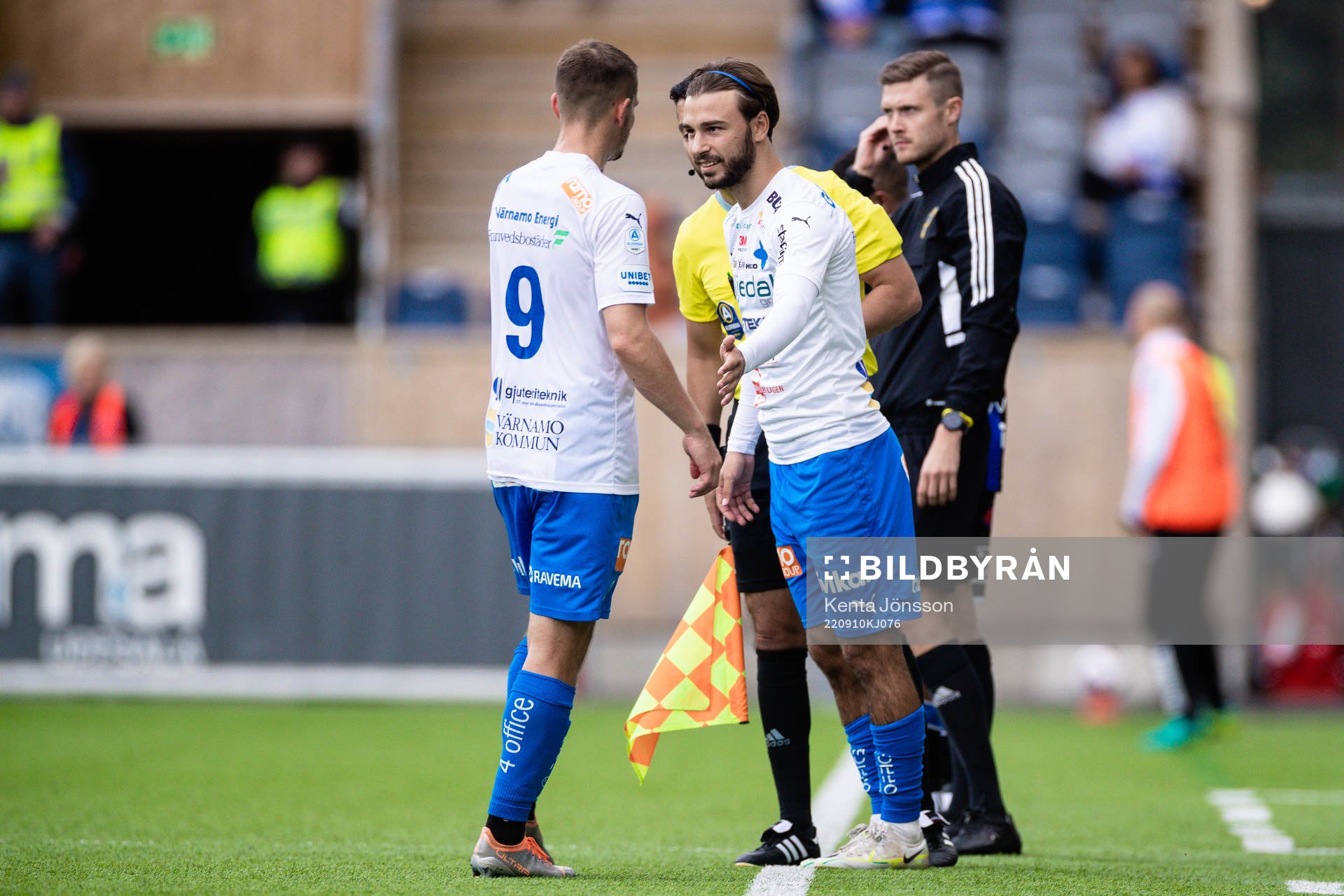 Värnamos Edvin Becirovic byts in mot Oscar Johansson