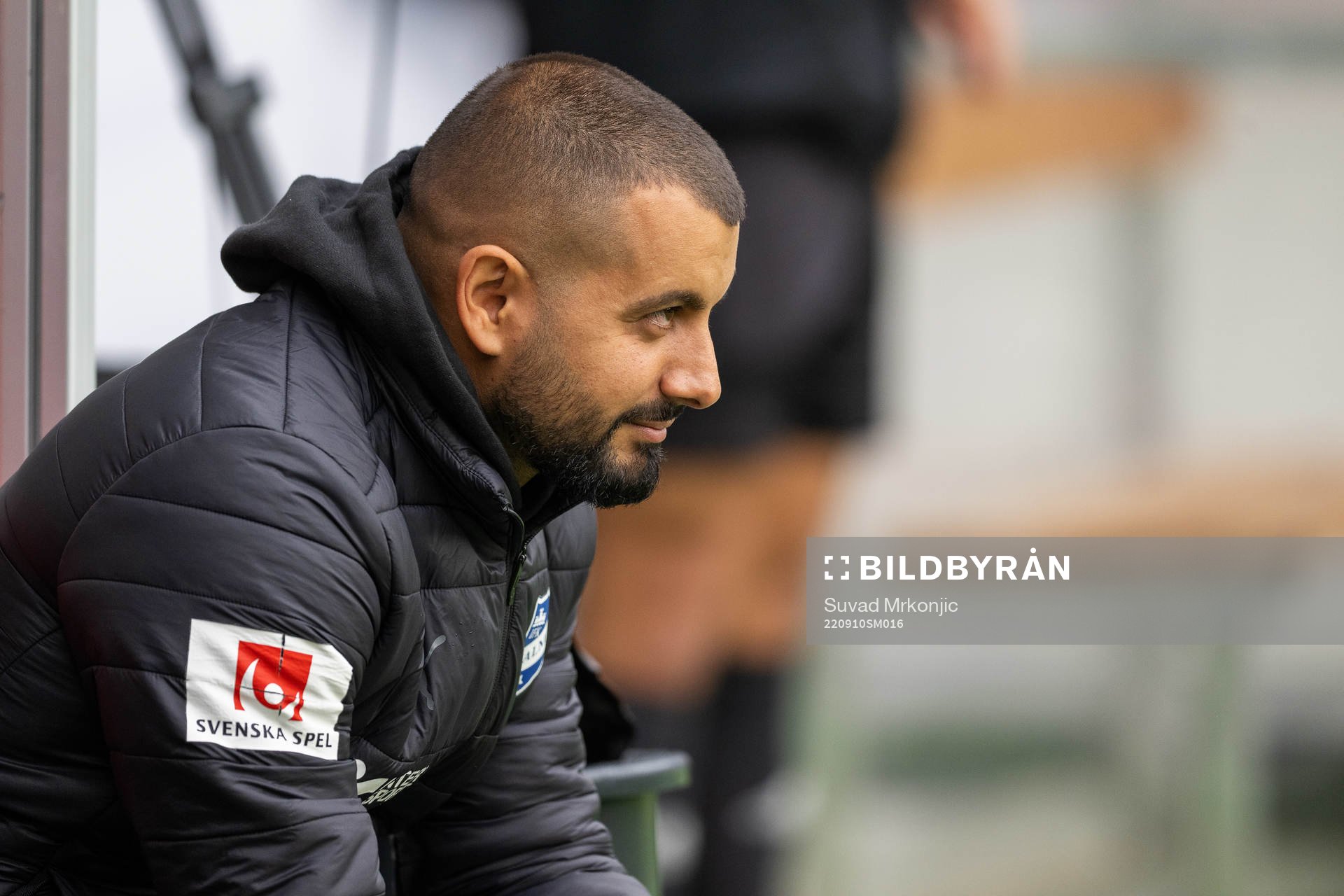 Kalmars tränare David Roufpanah under fotbollsmatchen i Damallsvenskan mellan Kalmar och Örebro den 10 september 2022 i Kalmar. 