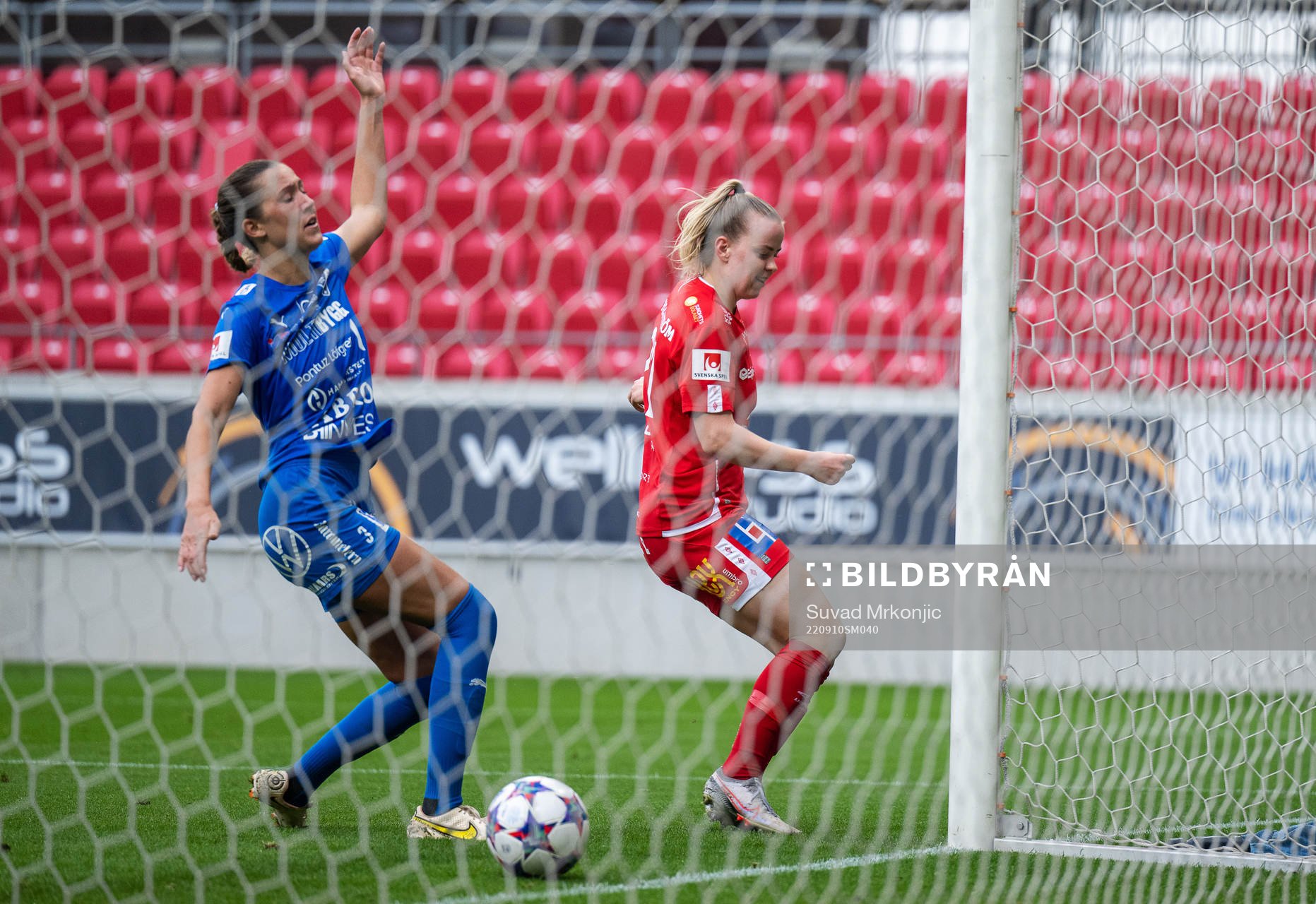 Örebros Berglind Ros Augustdottir gör här 0-4