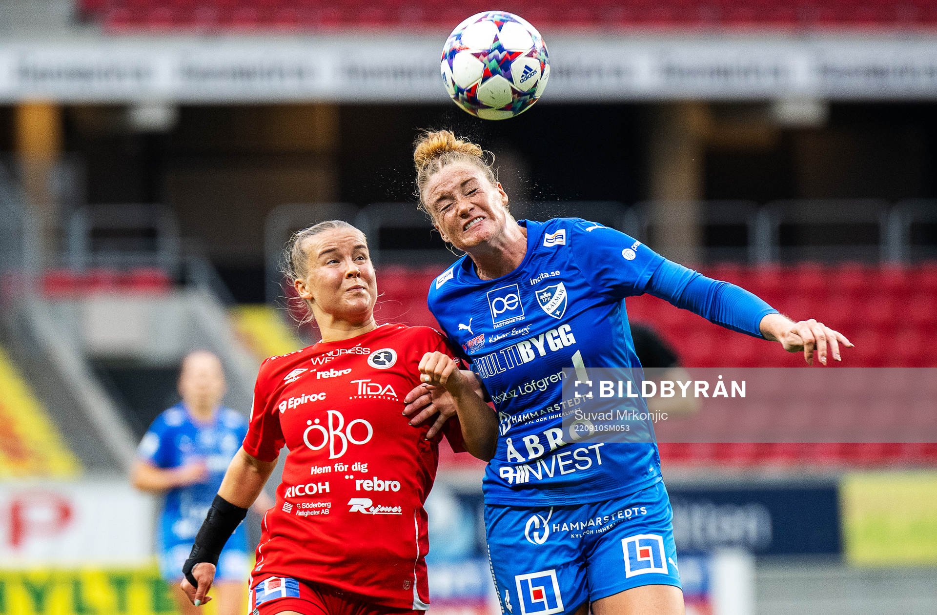 Örebros Amanda Rantanen och Kalmars Paige Culver under fotbollsmatchen i Damallsvenskan mellan Kalmar och Örebro den 10 september 2022 i Kalmar.