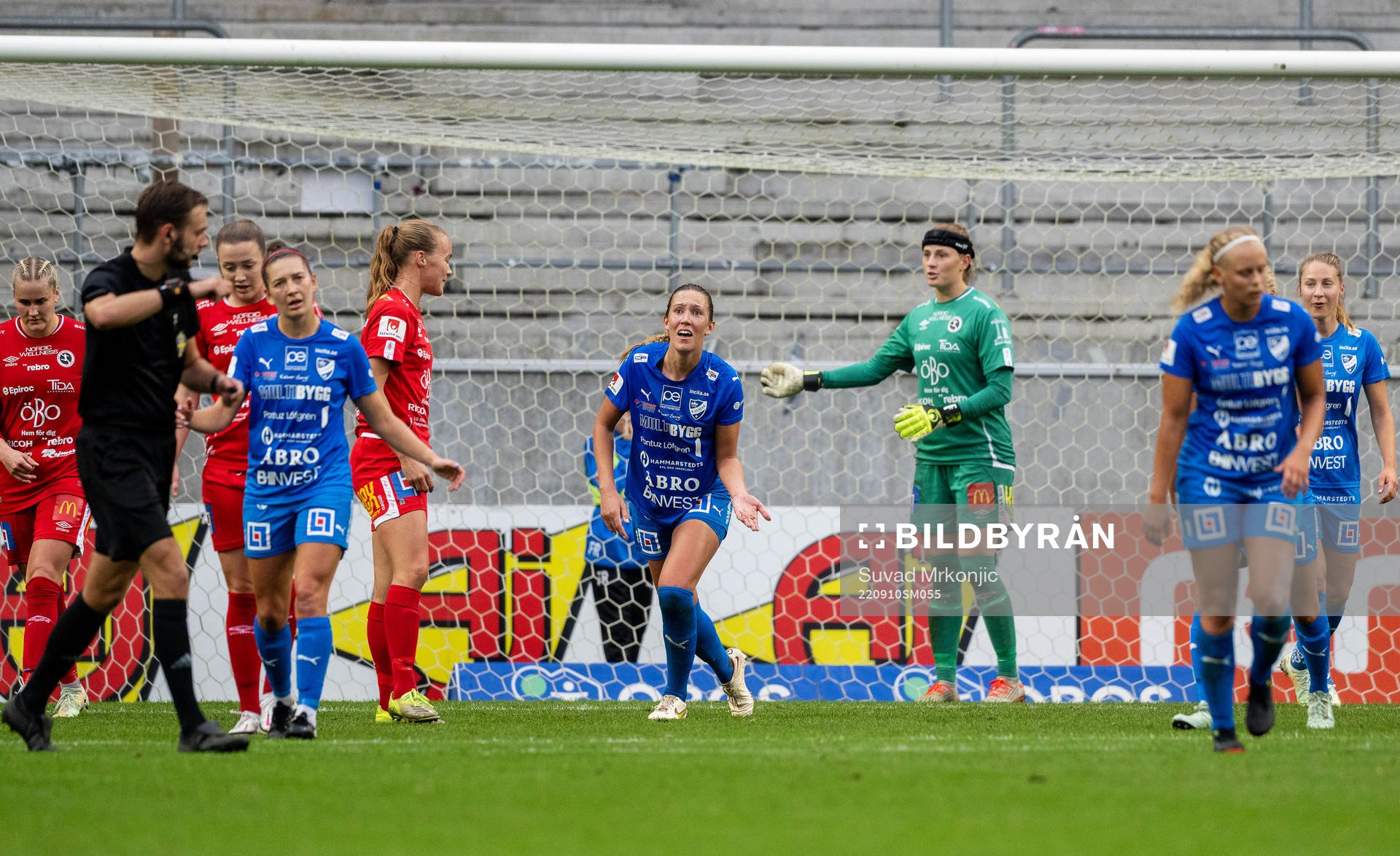 Kalmars Allison Pantuso reagerar på ett domslut under fotbollsmatchen i Damallsvenskan mellan Kalmar och Örebro den 10 september 2022 i Kalmar.