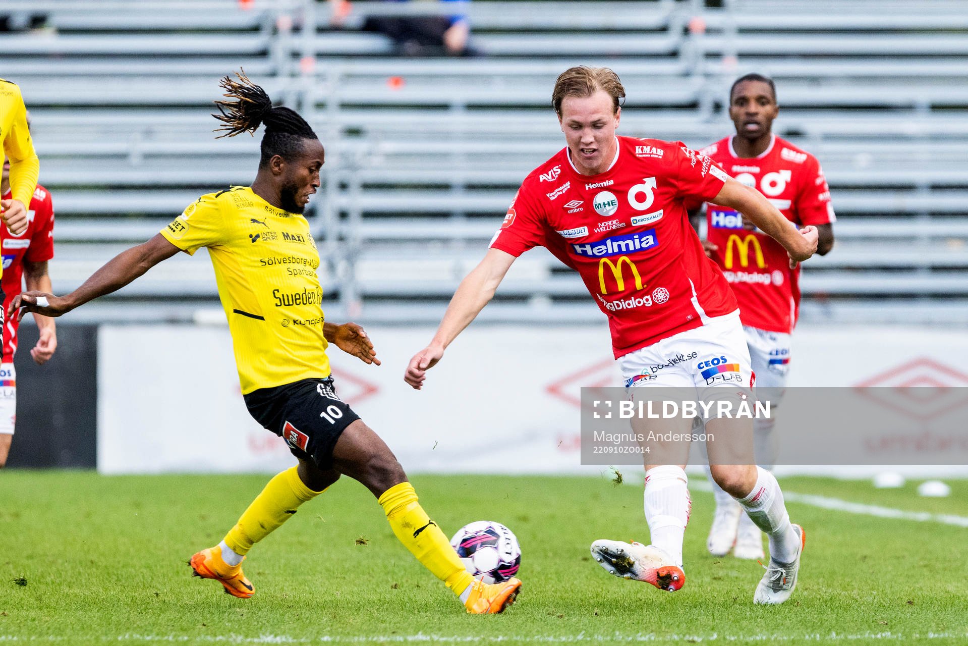 Mjällbys Mamudu Moro och Degerfors Adam Carlén