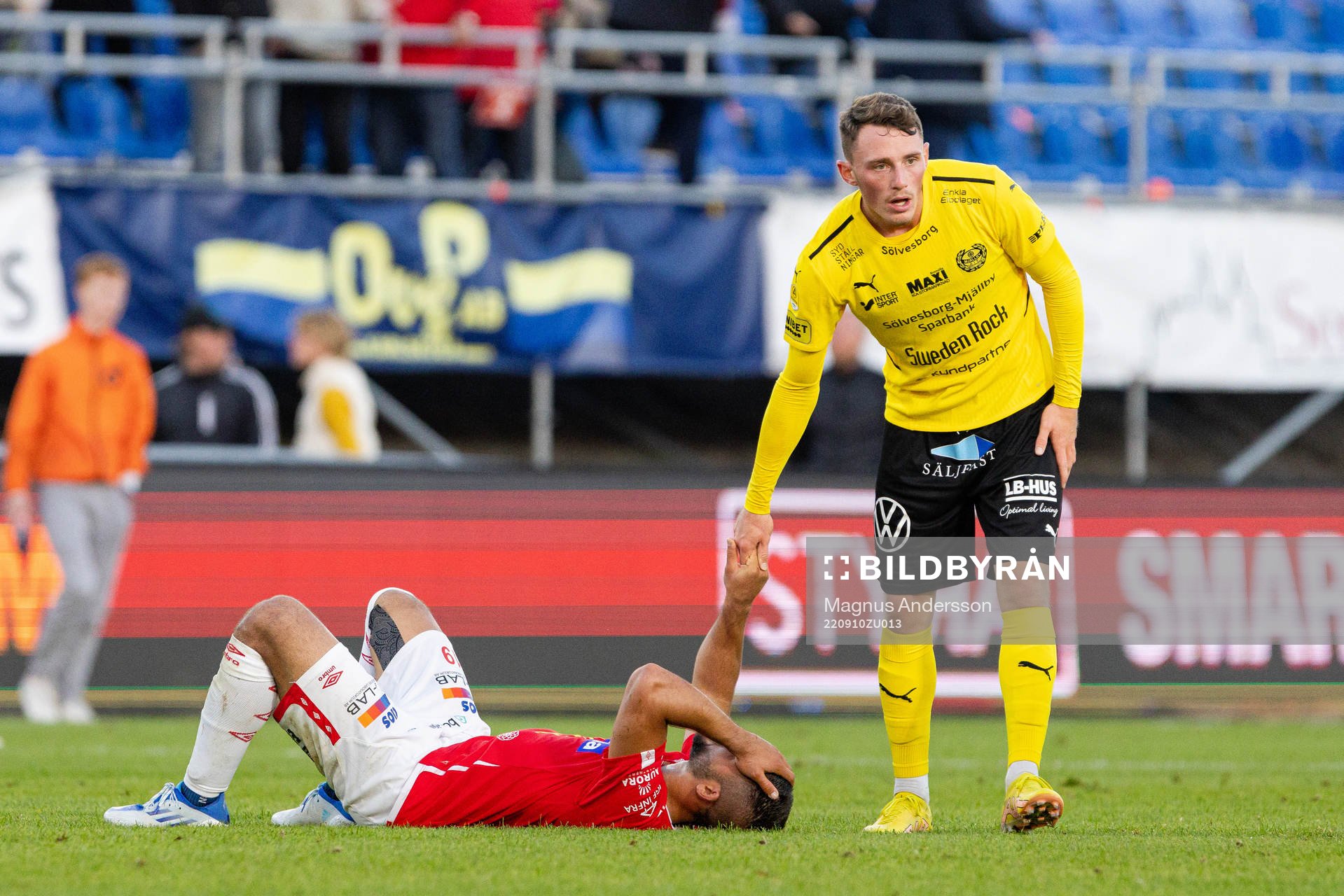 Degerfors Omar Faraj och Mjällbys Noah Persson deppar