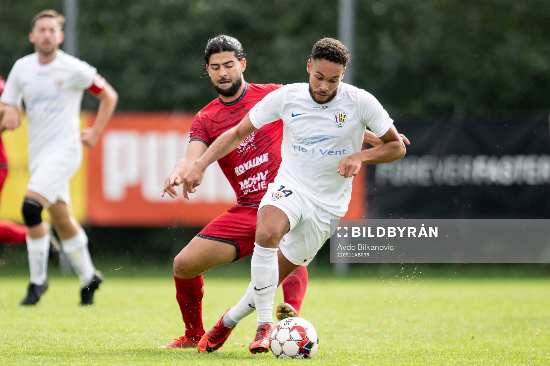 Arianas Edafe Egbedi under fotbollsmatchen i div.2 mellan Ariana och Balkan den 11 september 2022 i Malmö. 