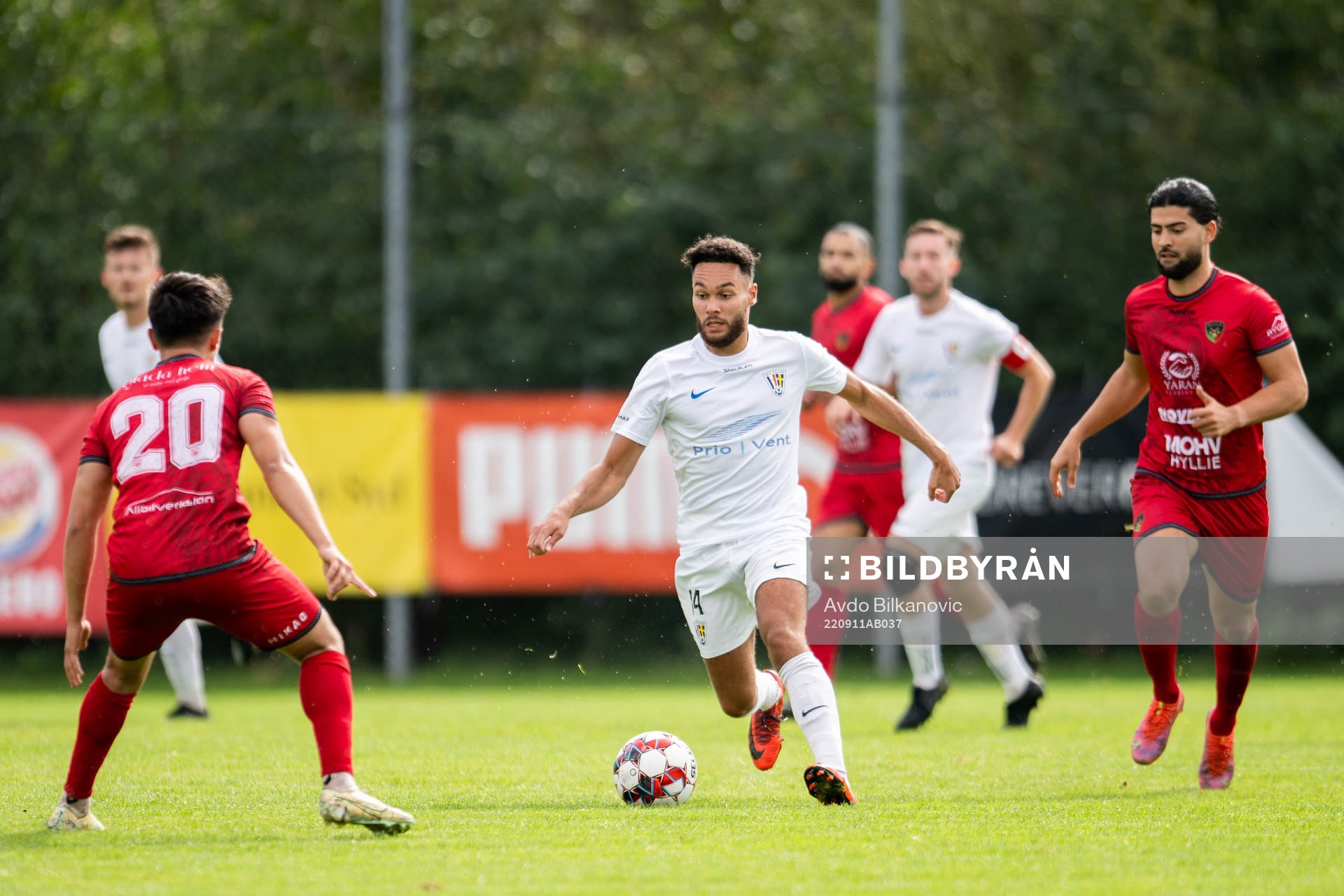 Arianas Edafe Egbedi under fotbollsmatchen i div.2 mellan Ariana och Balkan den 11 september 2022 i Malmö. 