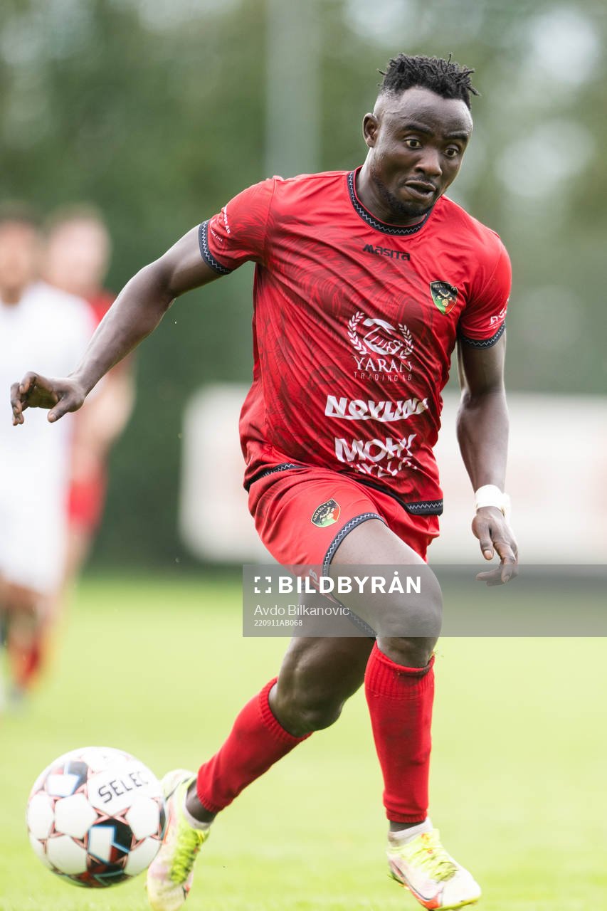 Arianas Edafe Egbedi under fotbollsmatchen i div.2 mellan Ariana och Balkan den 11 september 2022 i Malmö. 