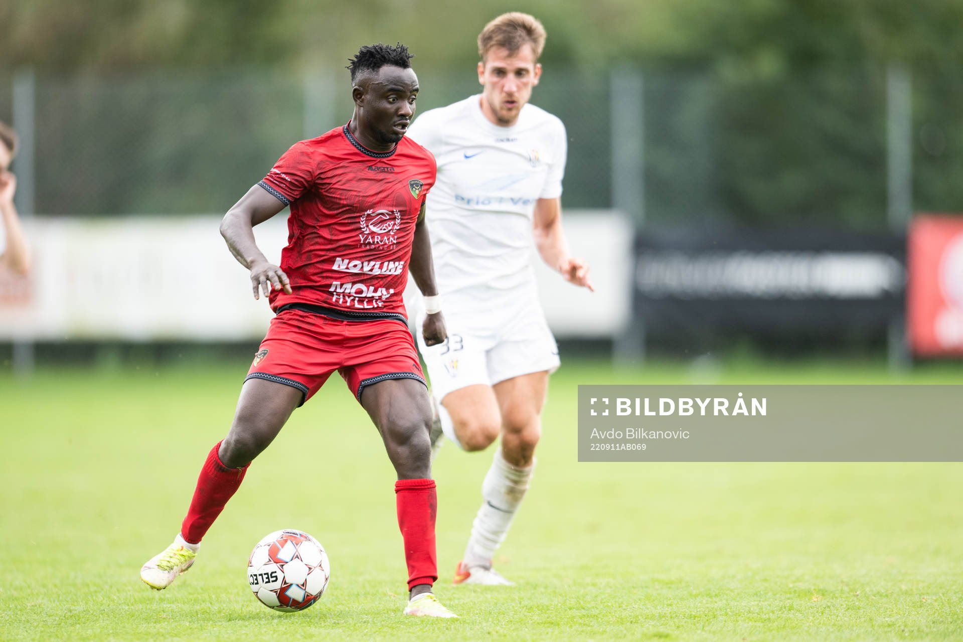 Arianas Edafe Egbedi under fotbollsmatchen i div.2 mellan Ariana och Balkan den 11 september 2022 i Malmö. 