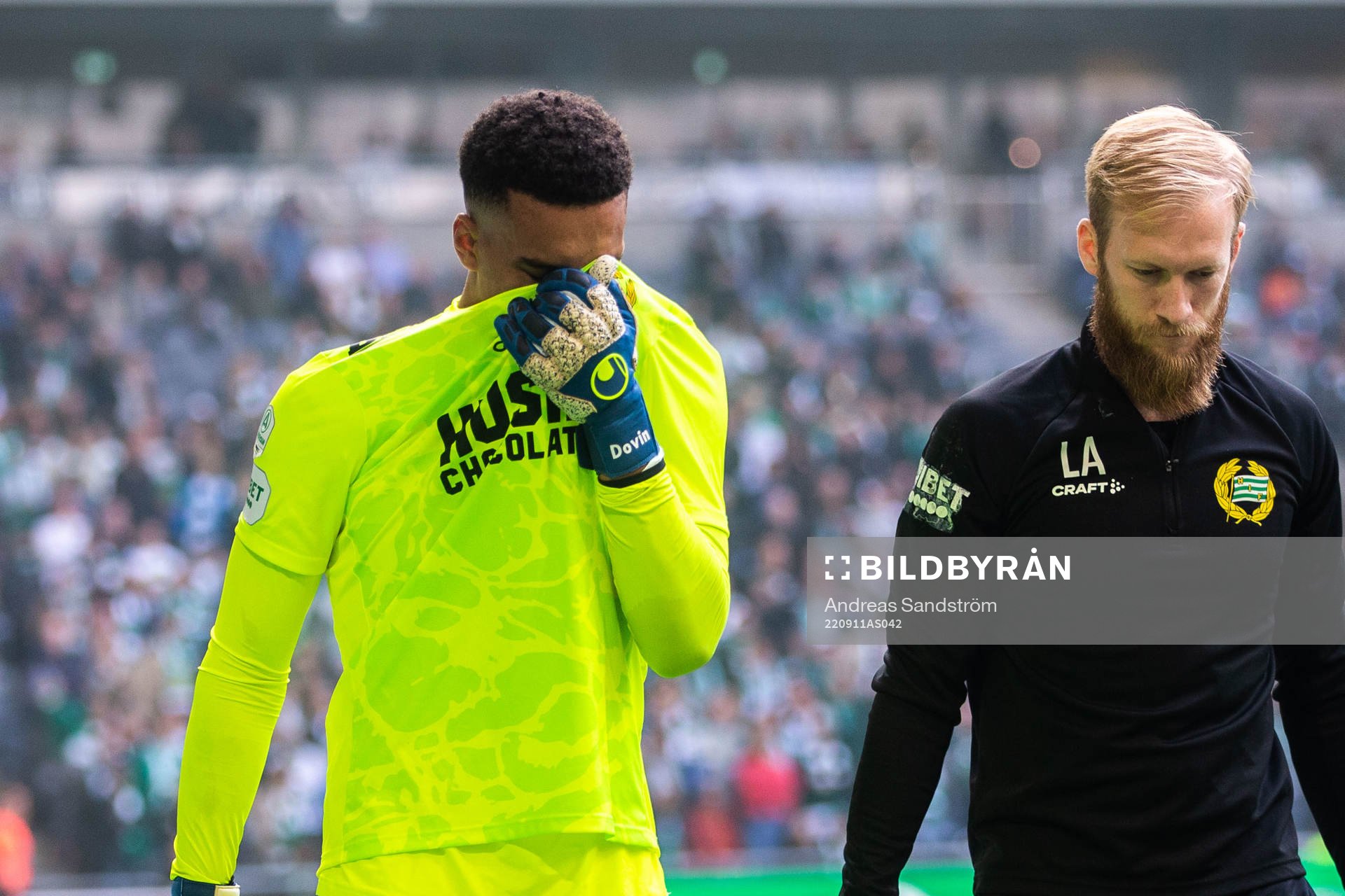 Hammarbys målvakt Oliver Dovin deppar
