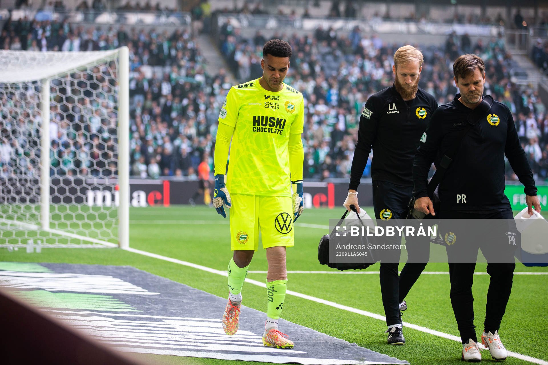 Hammarbys målvakt Oliver Dovin byts ut skadad