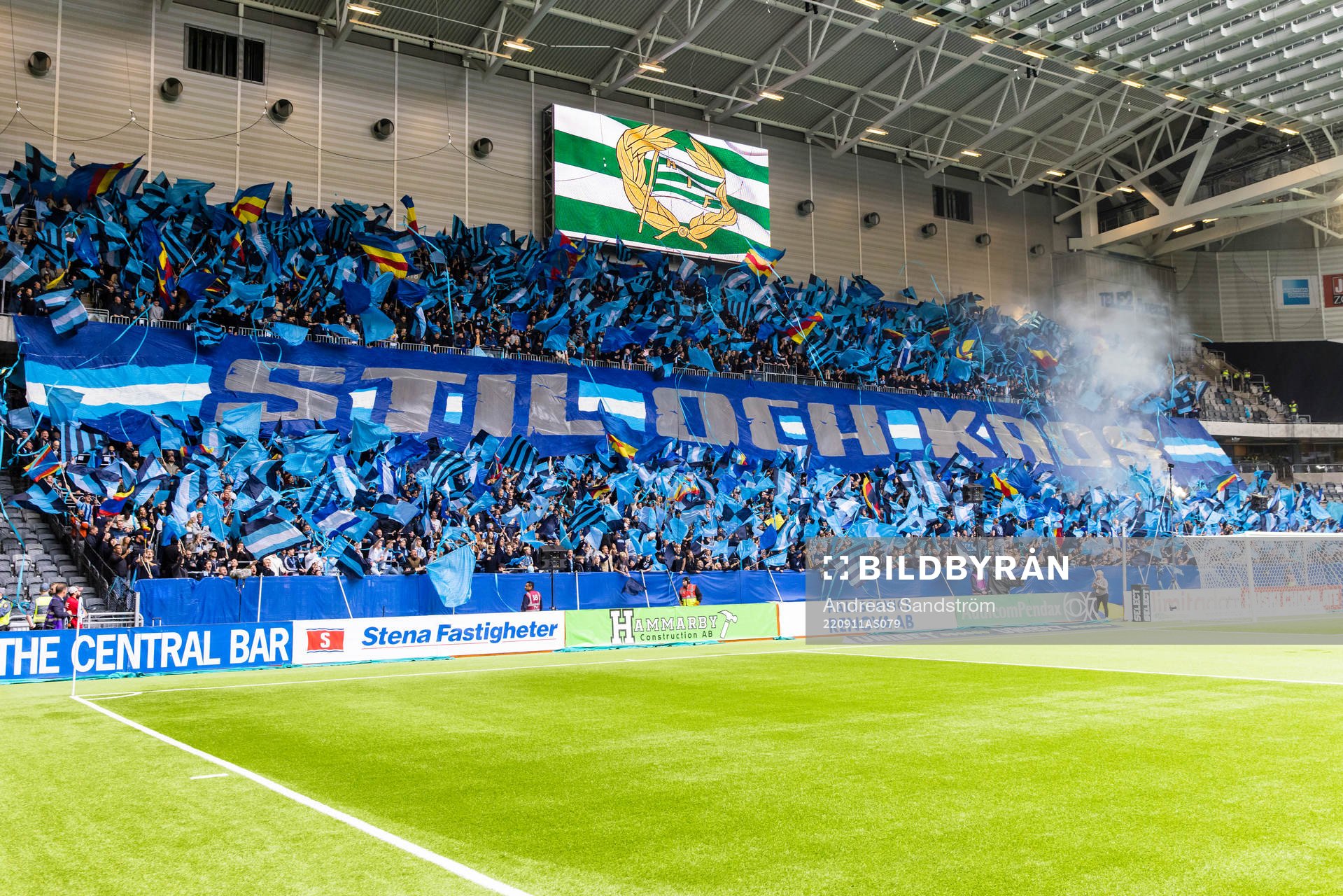 Djurgårdens tifo inför fotbollsmatchen i Allsvenskan mellan Hammarby och Djurgården den 11 september 2022 i Stockholm. 