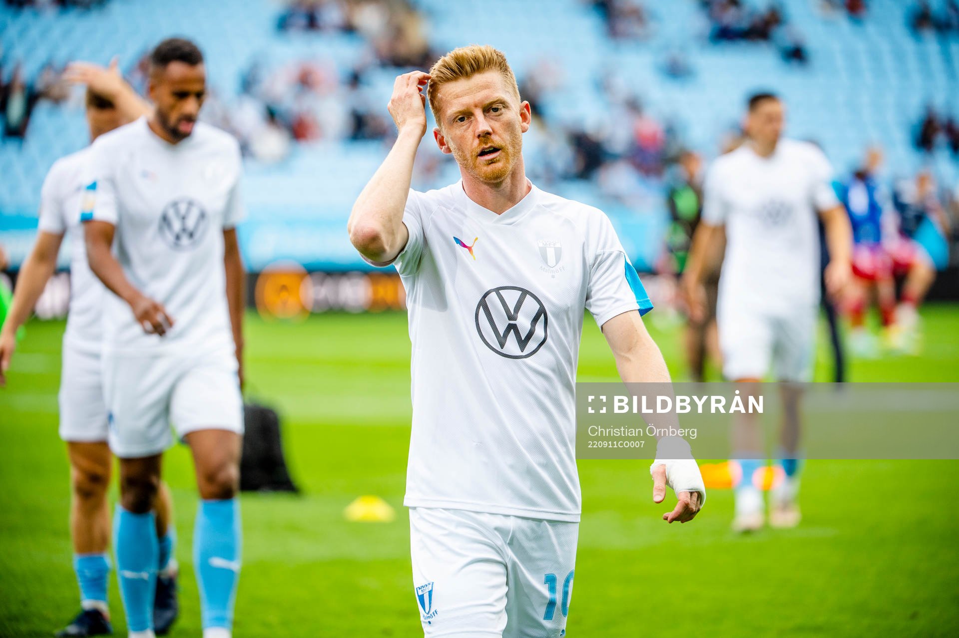 Malmö FFs Anders Christiansen värmer upp innan