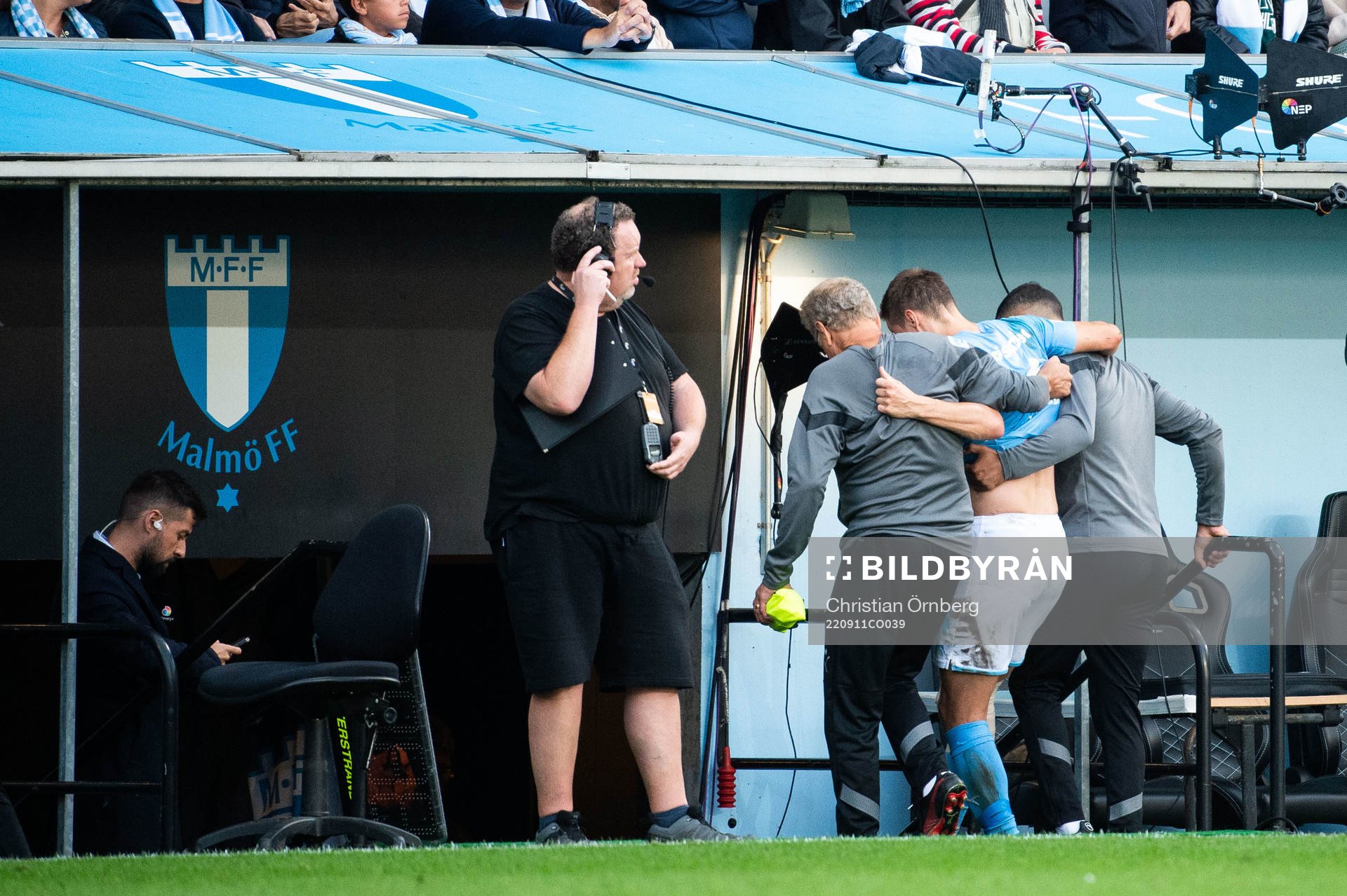 Malmö FFs Niklas Moisander byts ut skadad