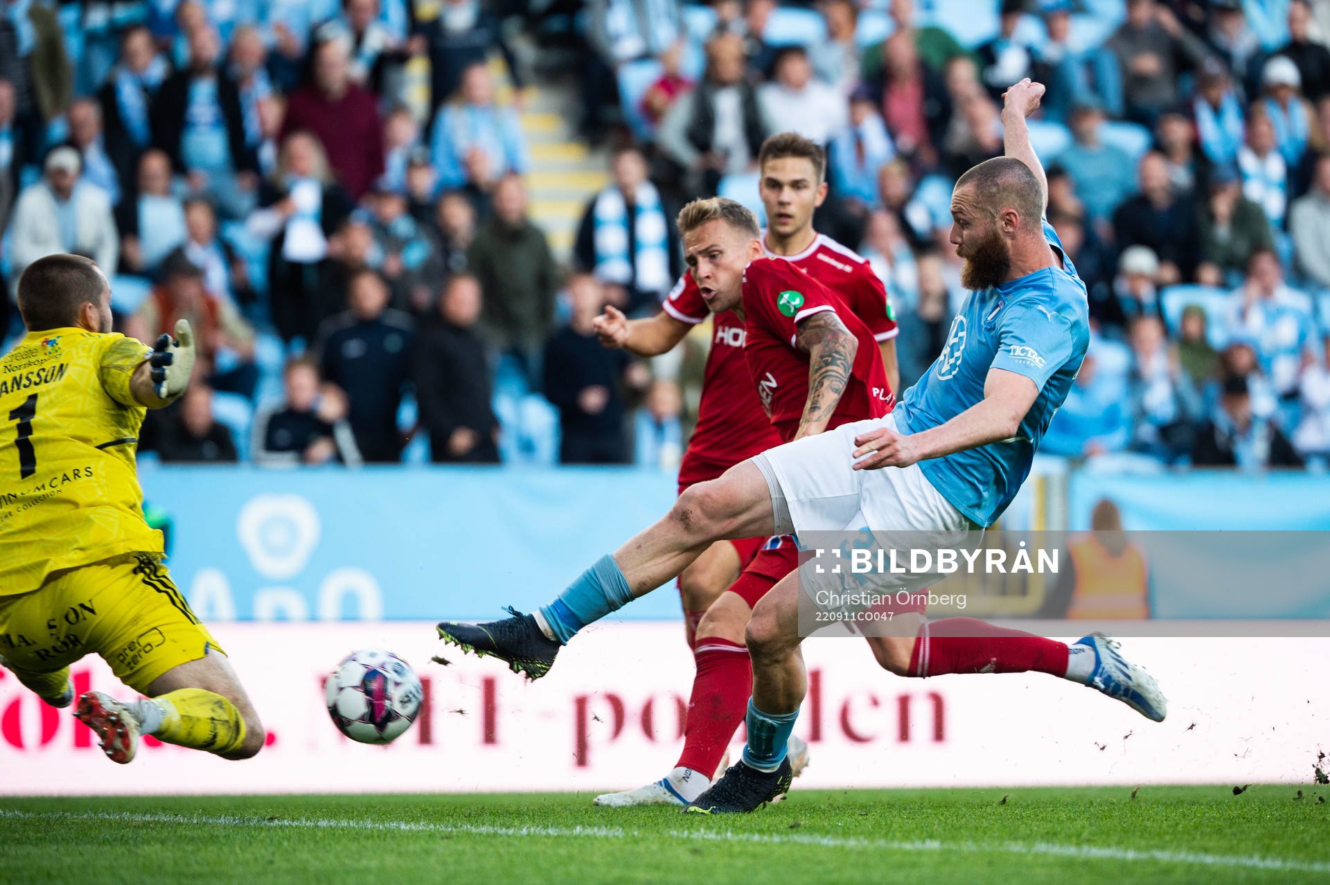 IFK Norrköpings målvakt Oscar Jansson och Malmö FFs Jo