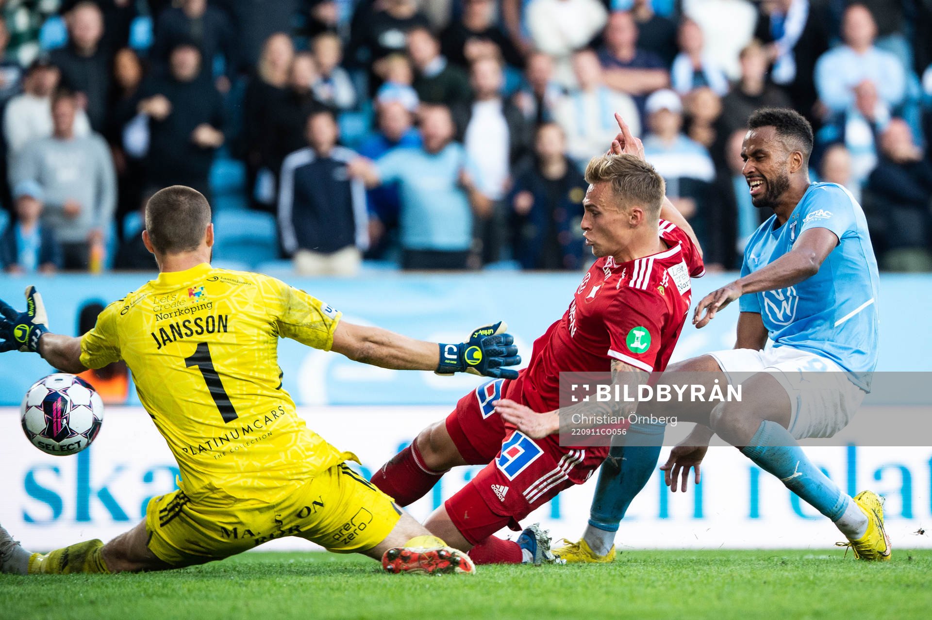 Malmö FFs Isaac Kiese Thelin gör 2-1 bakom IFK