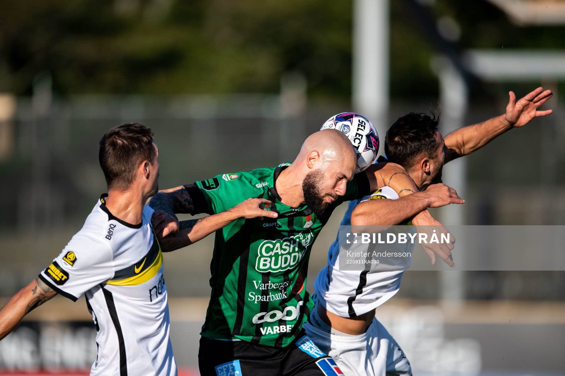 Varbergs Robin Simovic och AIKs Sotirios Papagiannopoulos