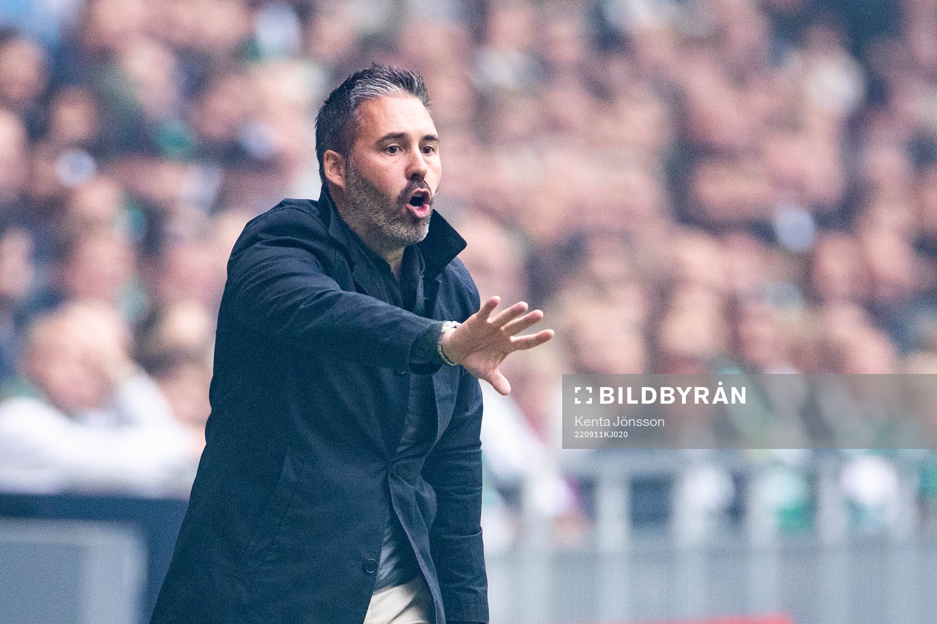 Hammarbys tränare Marti Cifuentes reagerar