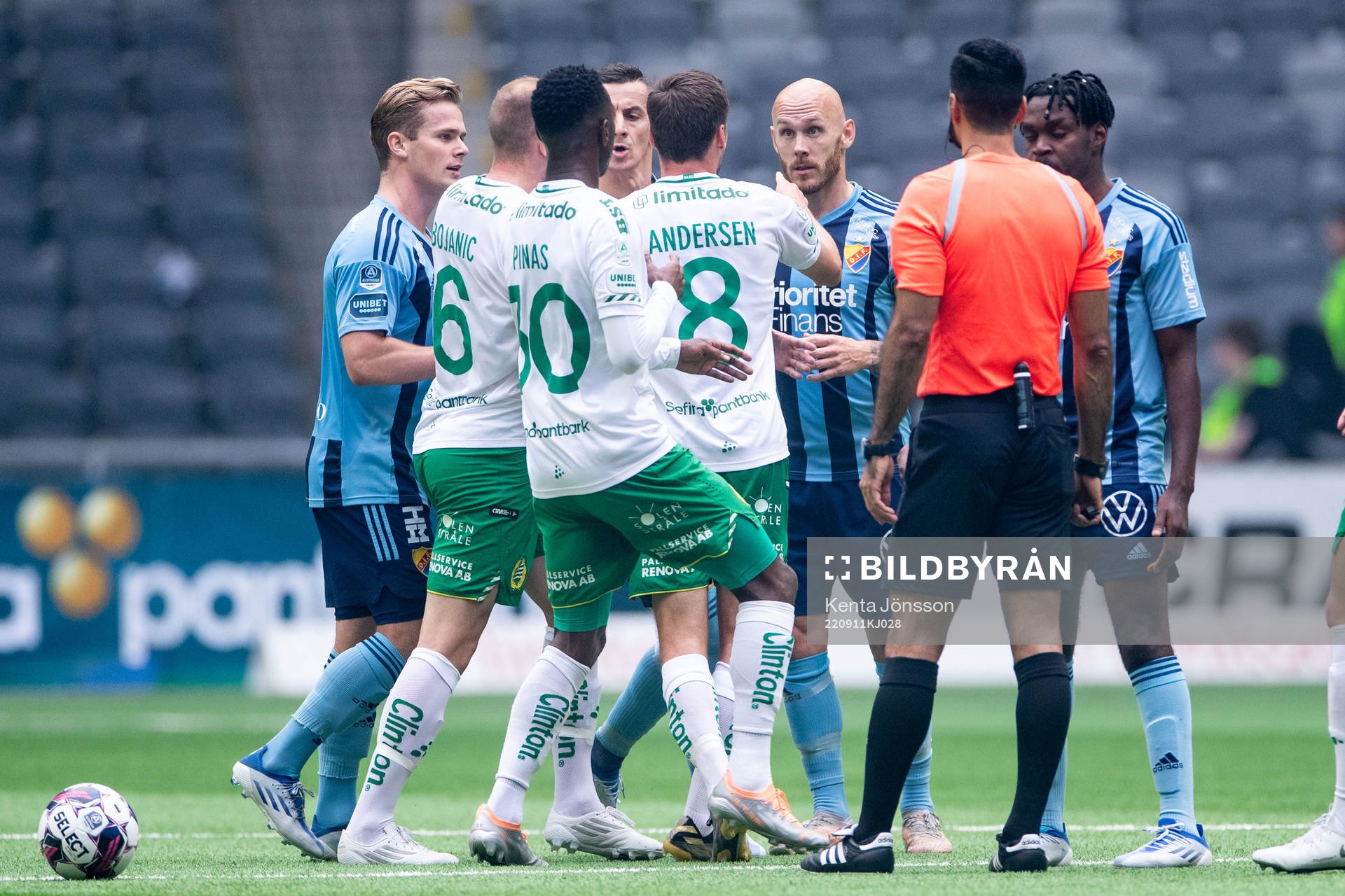 Hammarbys Jeppe Andersen och Djurgårdens Magnus Eriksson