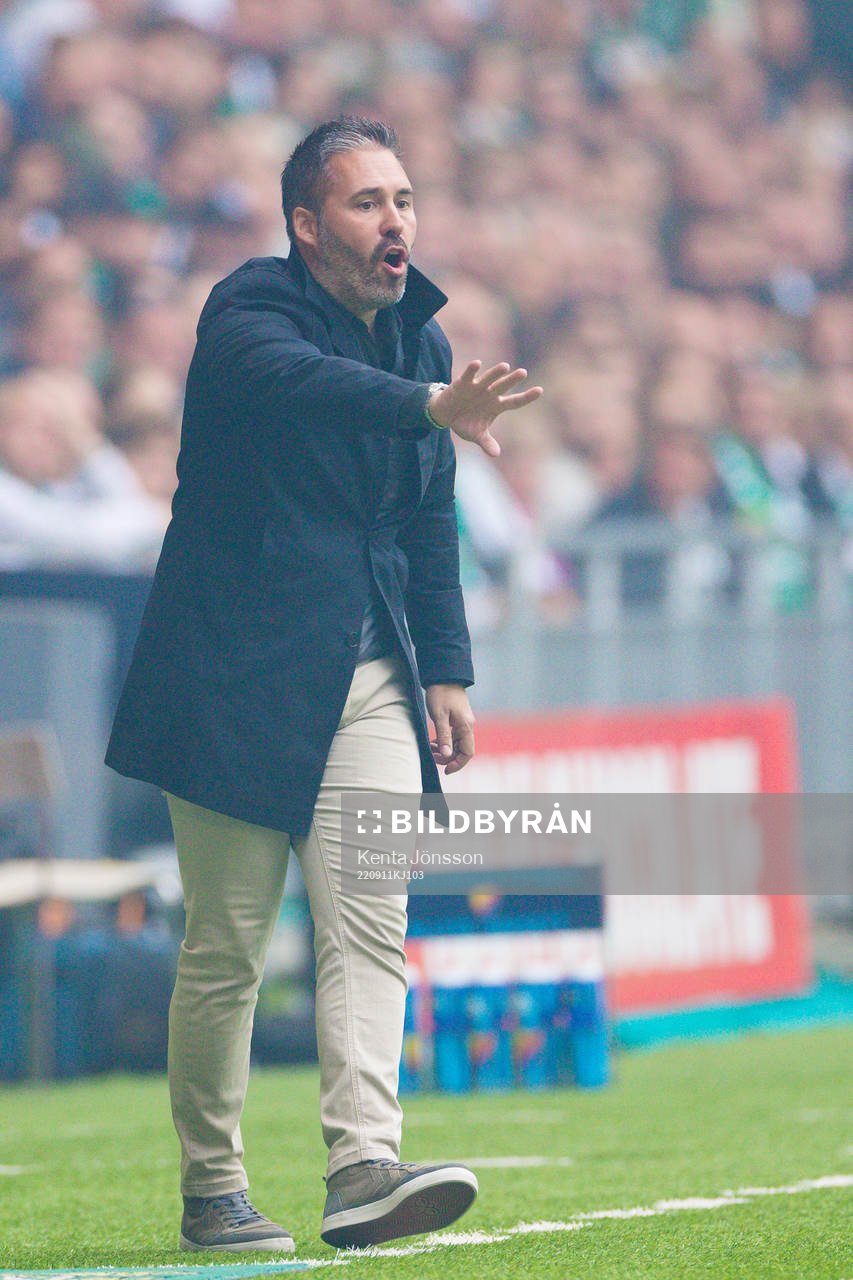Hammarbys tränare Martí Cifuentes reagerar