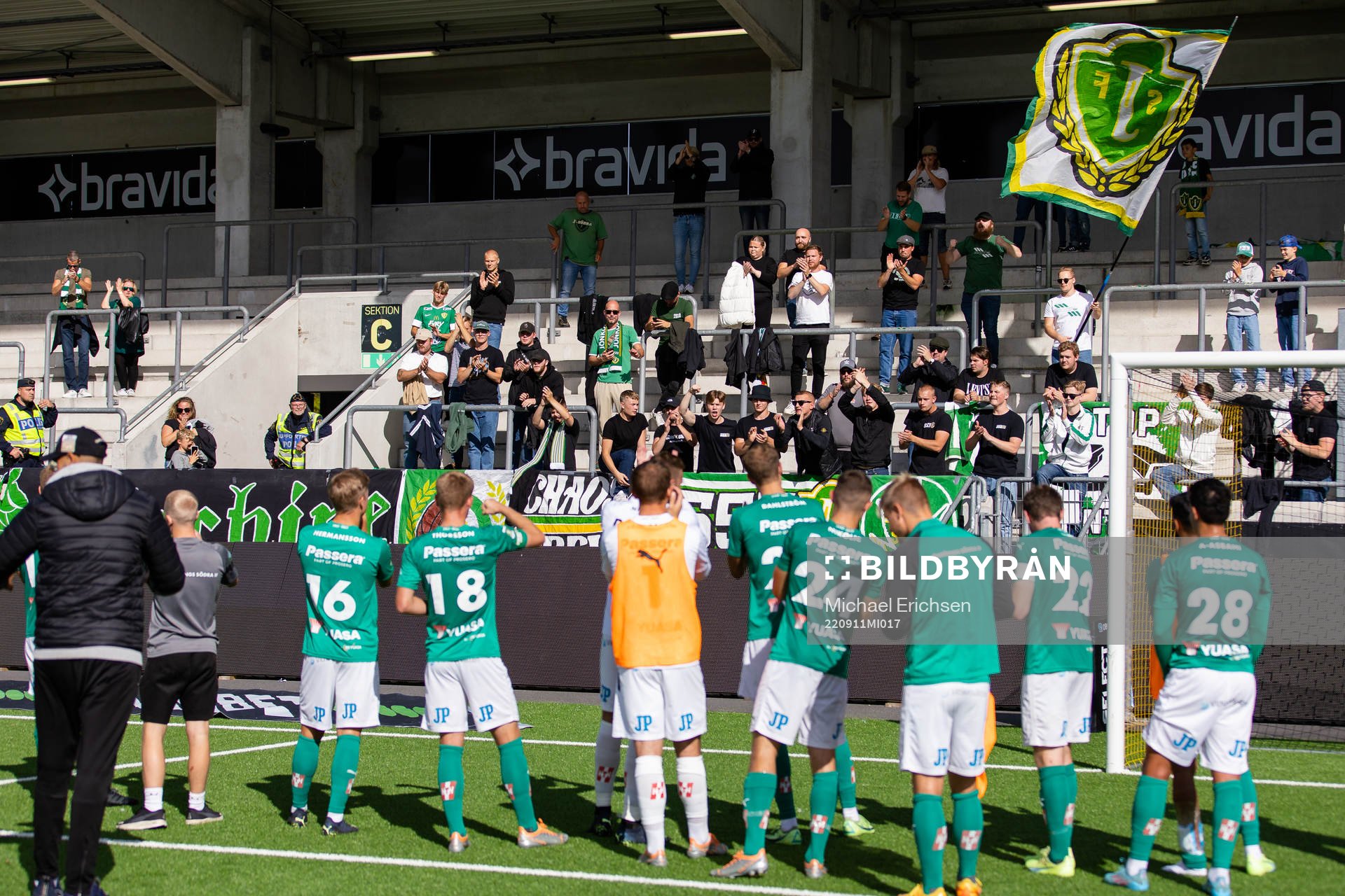 Jönköpings Södras spelare jublar