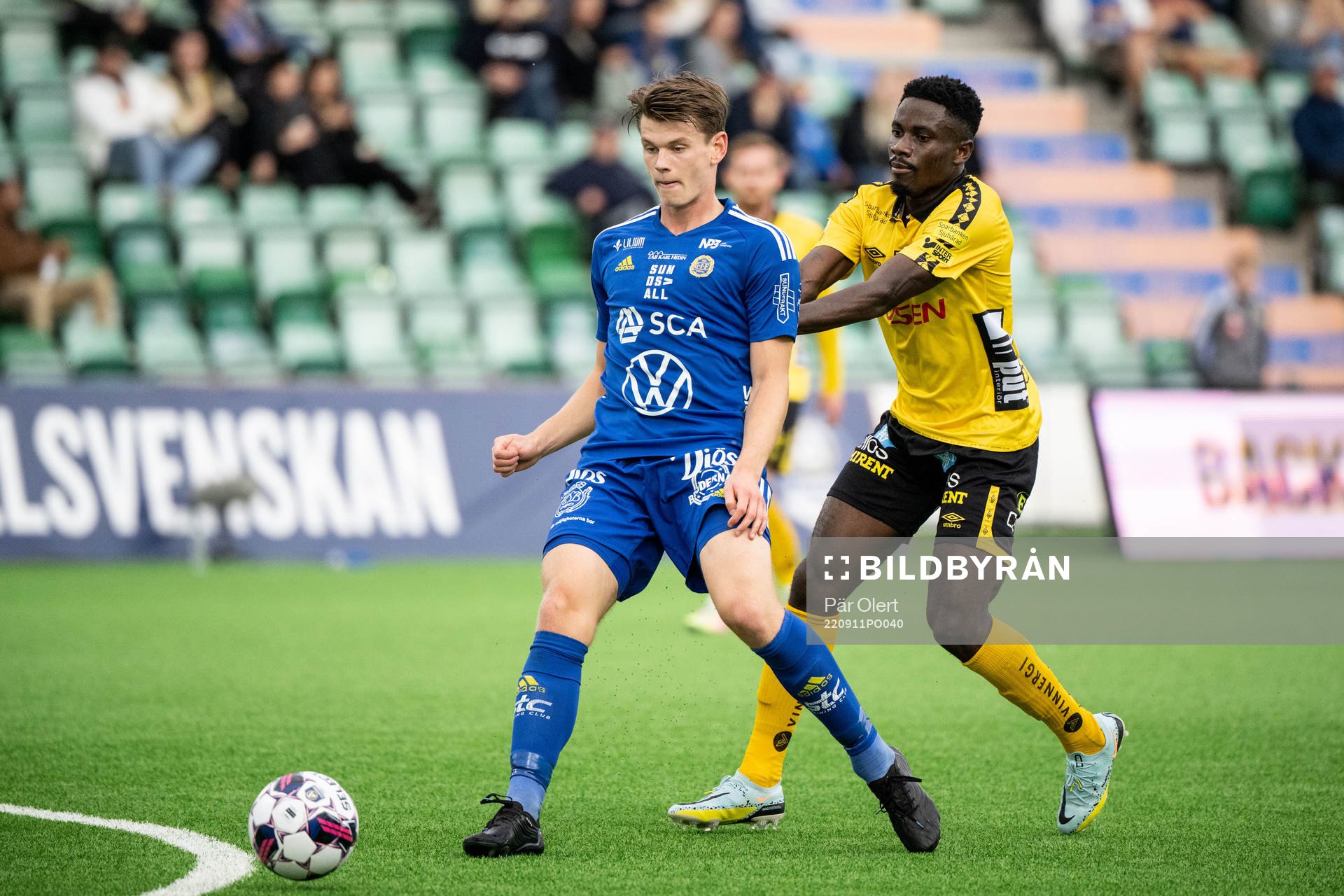 GIF Sundsvalls Teodor Stenshagen och Elfsborgs Michael Baidoo under fotbollsmatchen i Allsvenskan mellan GIF Sundsvall och Elfsborg den 11 september 2022 i Sundsvall.