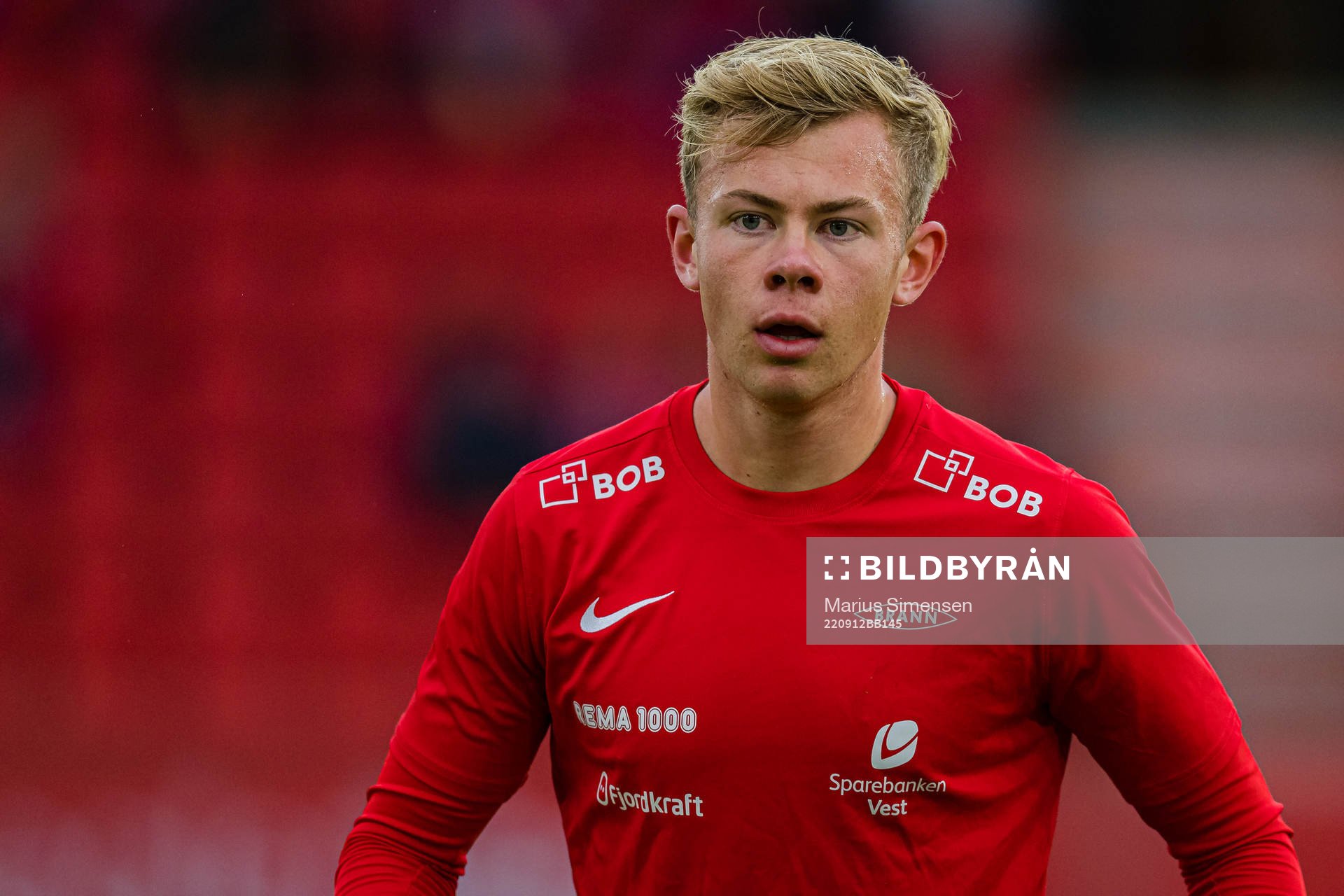Aune Selland Heggebø of Brann warms up