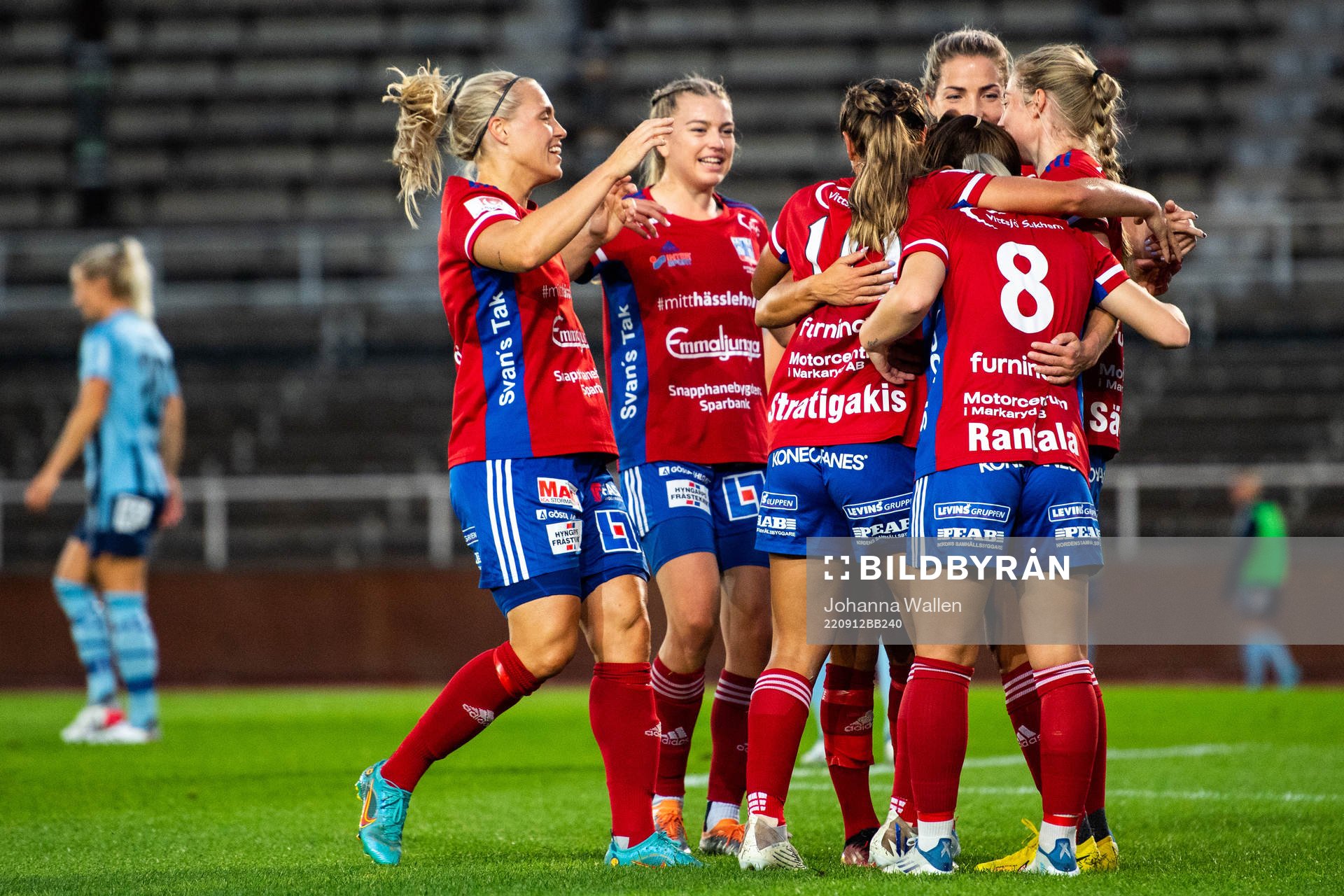 Vittsjös Jutta Rantala jublar med lagkamrater