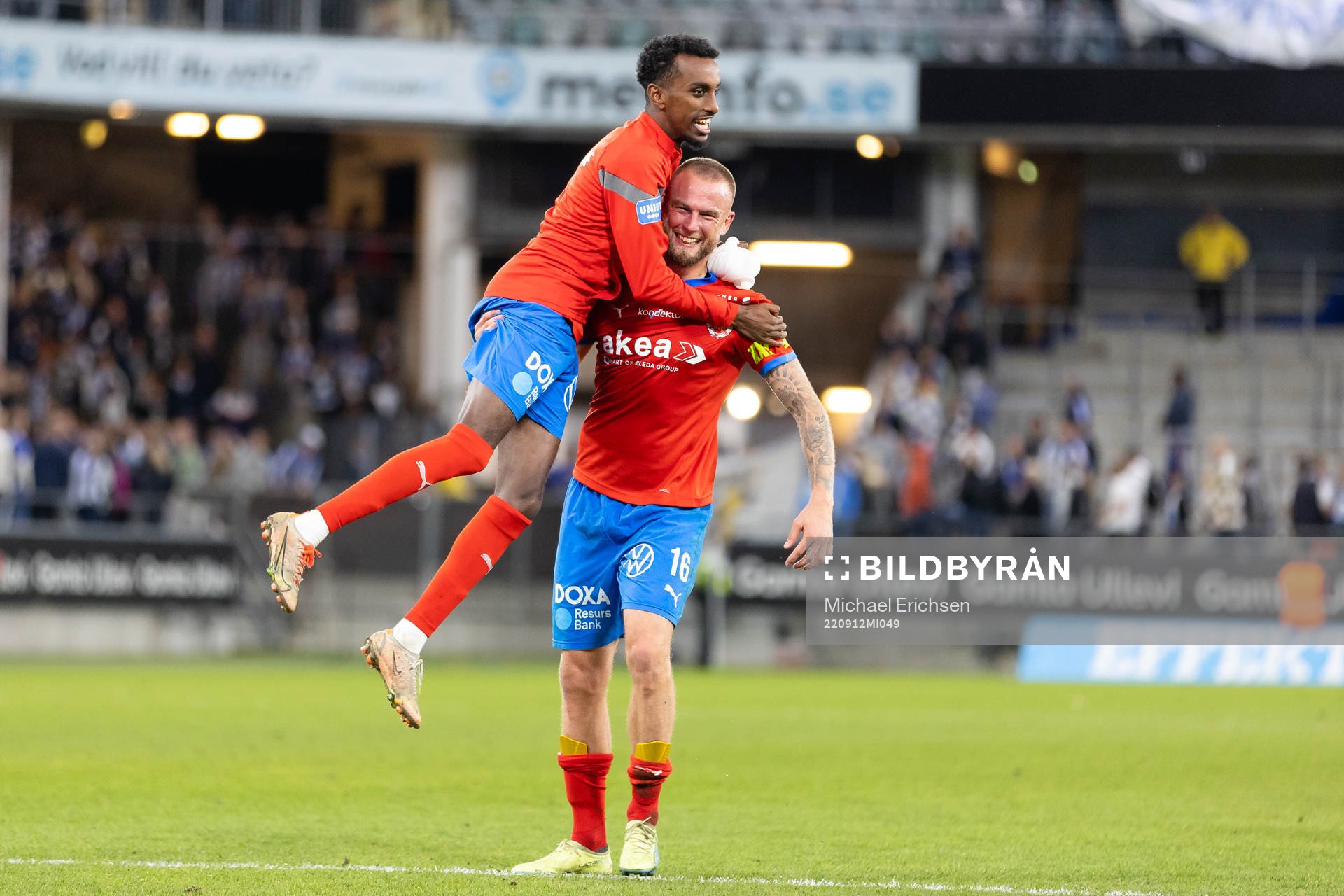 Helsingborgs Taha Ali och Alexander Faltsetas jublar