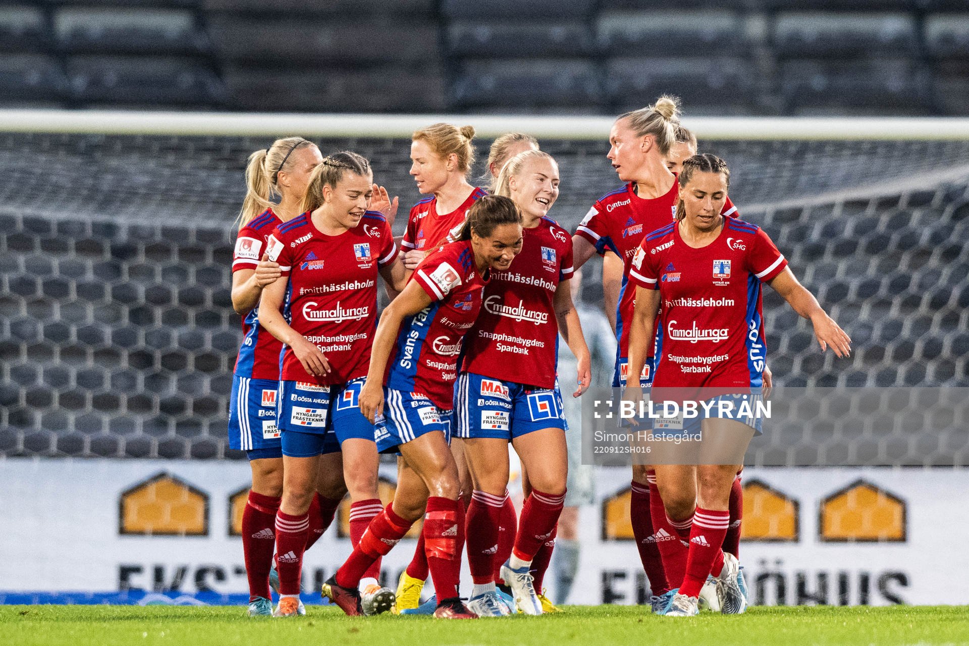 Vittsjös Jutta Rantala jublar med lagkamrater