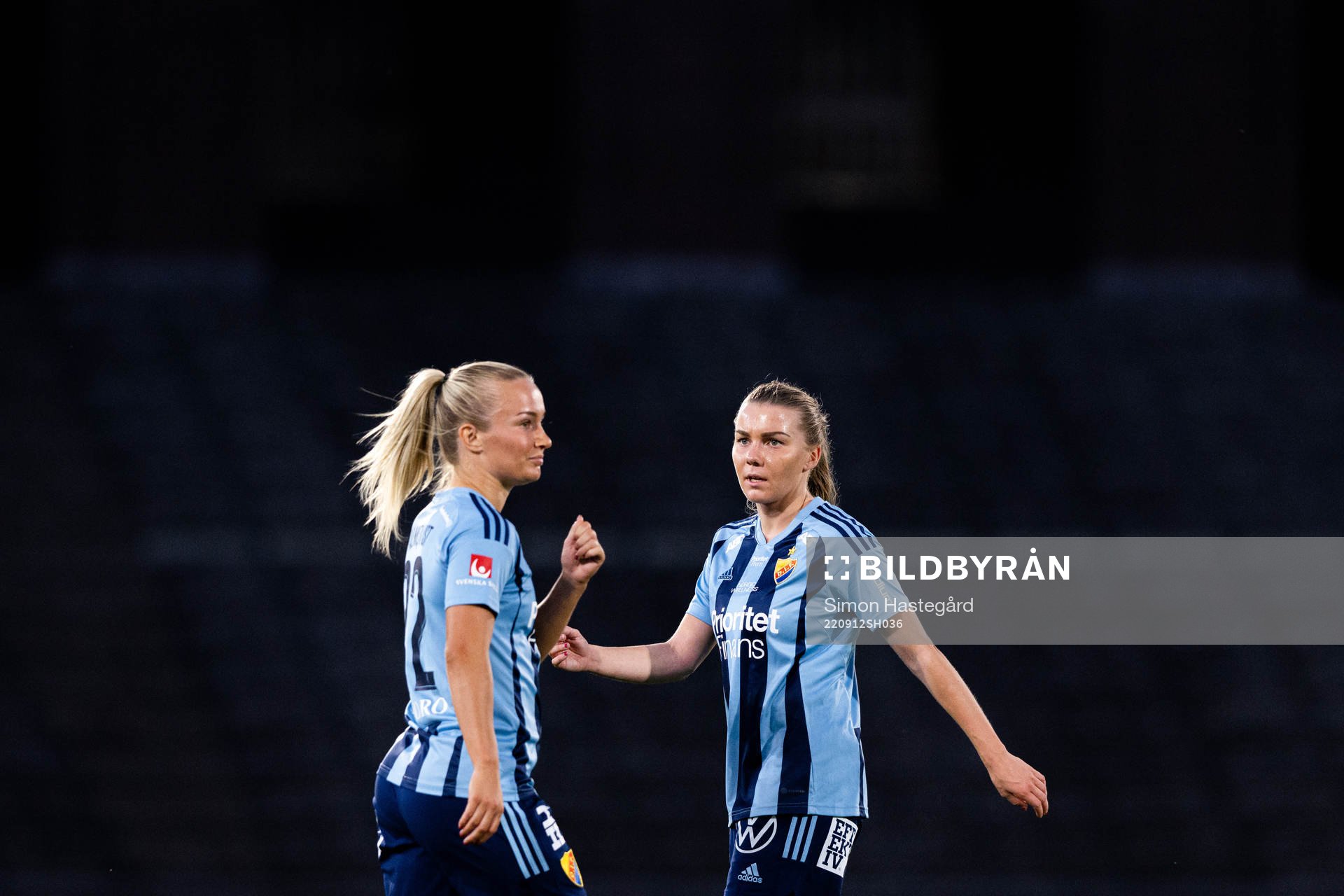 Djurgårdens Tove Almqvist och Ebba Hed deppar