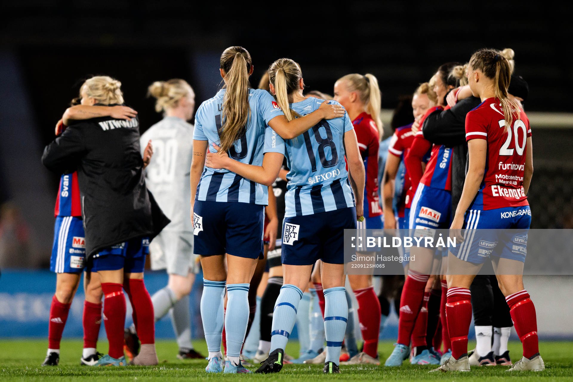 Djurgårdens Lova Lundin och Alice Bergström deppar
