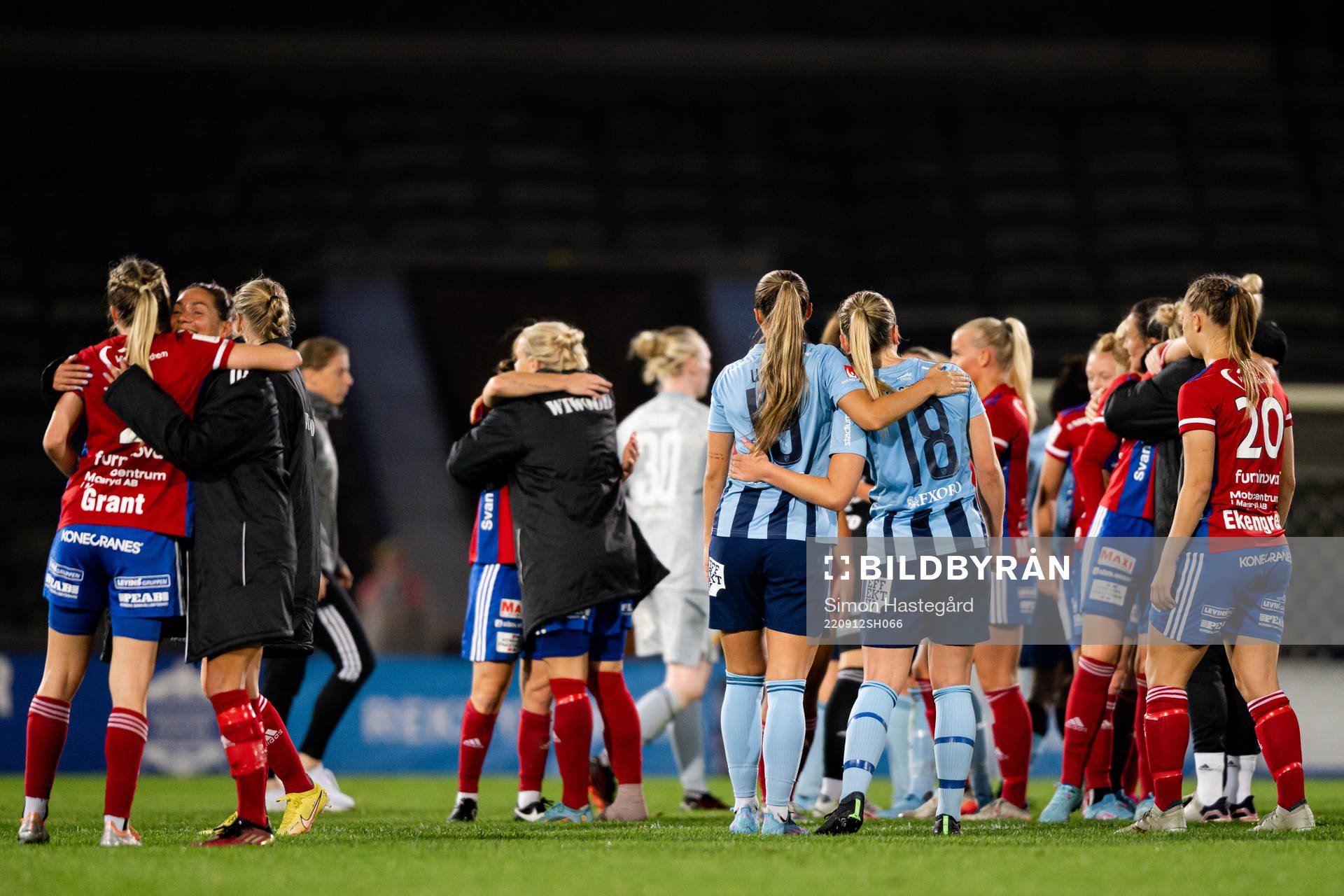 Djurgårdens Lova Lundin och Alice Bergström deppar