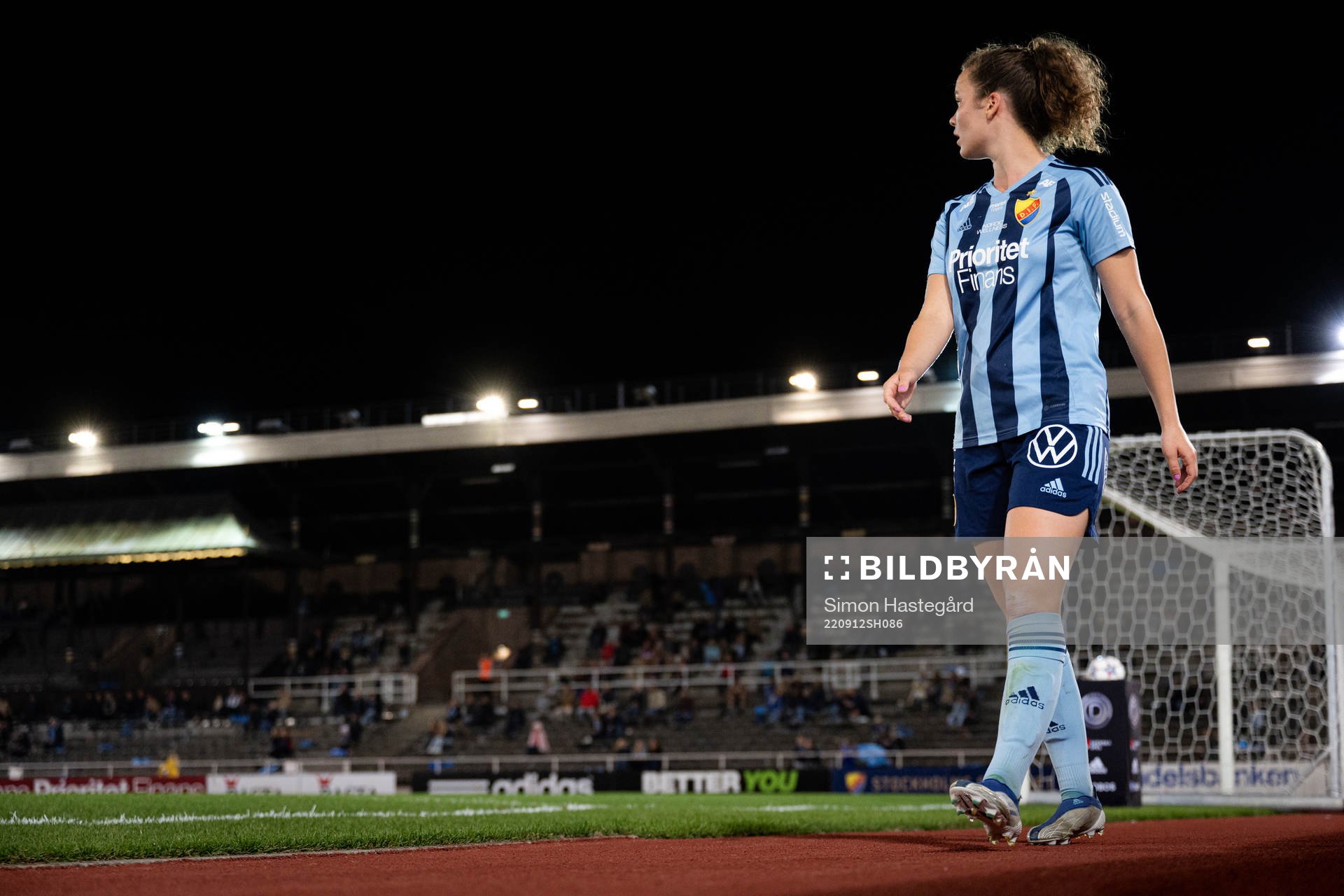 Djurgårdens Julia Walentowicz lämnar planen