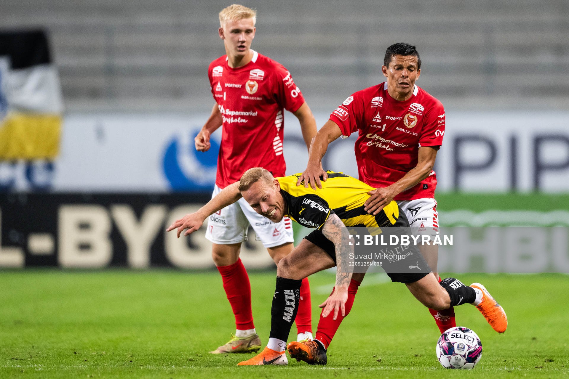 Häckens Mikkel Rygaard Jensen och Kalmars Romario Pereira