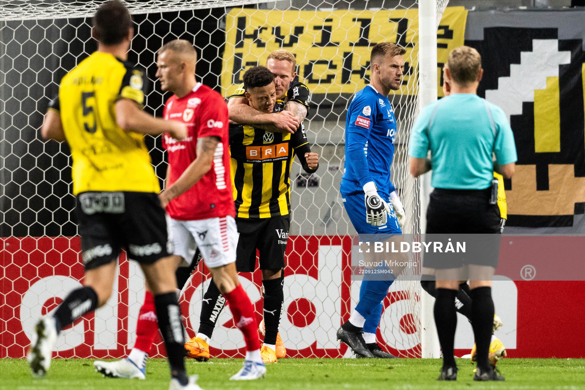 Häckens Tobias Sana jublar