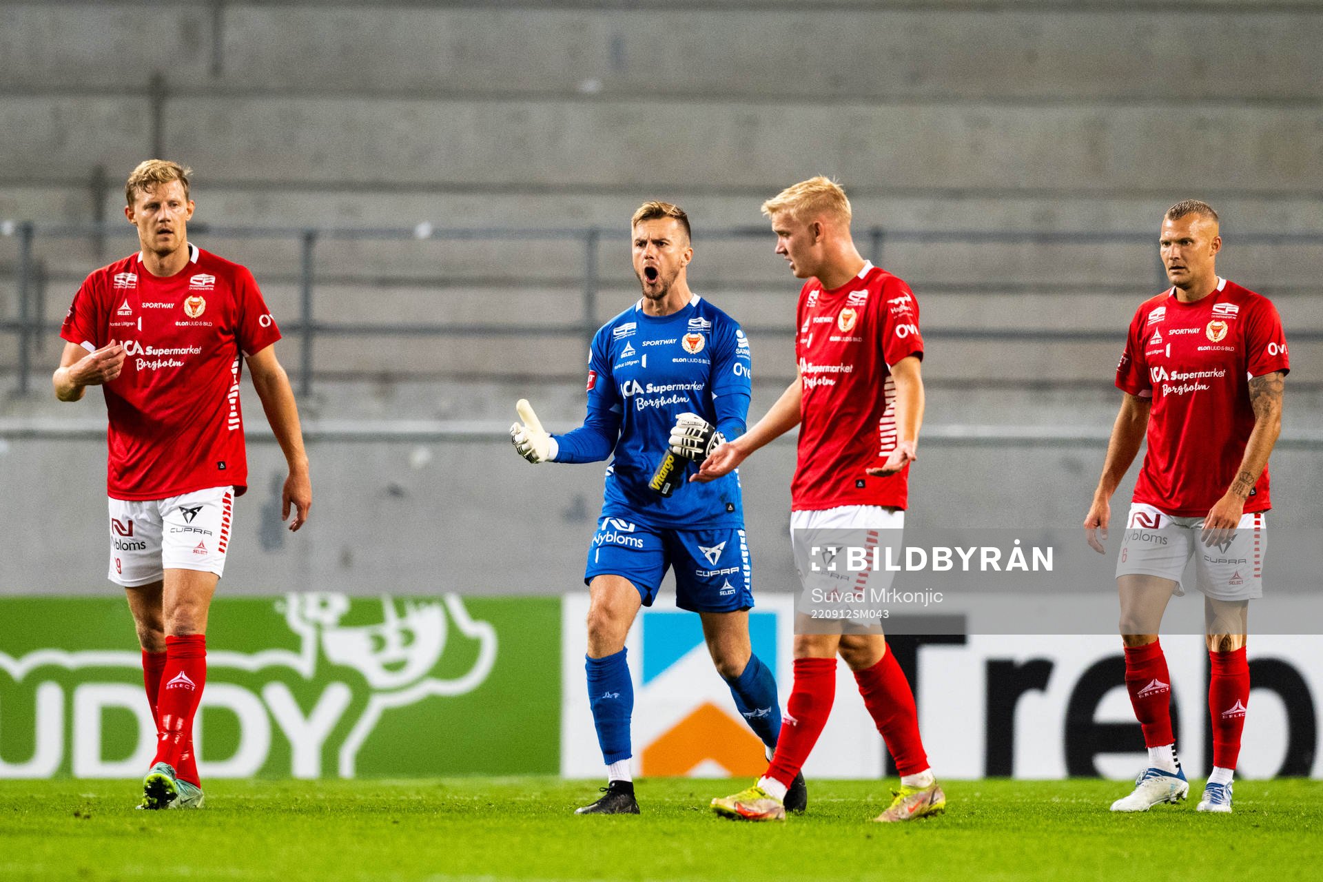 Kalmars målvakt Ricardo Friedrich och lagkamrater deppar