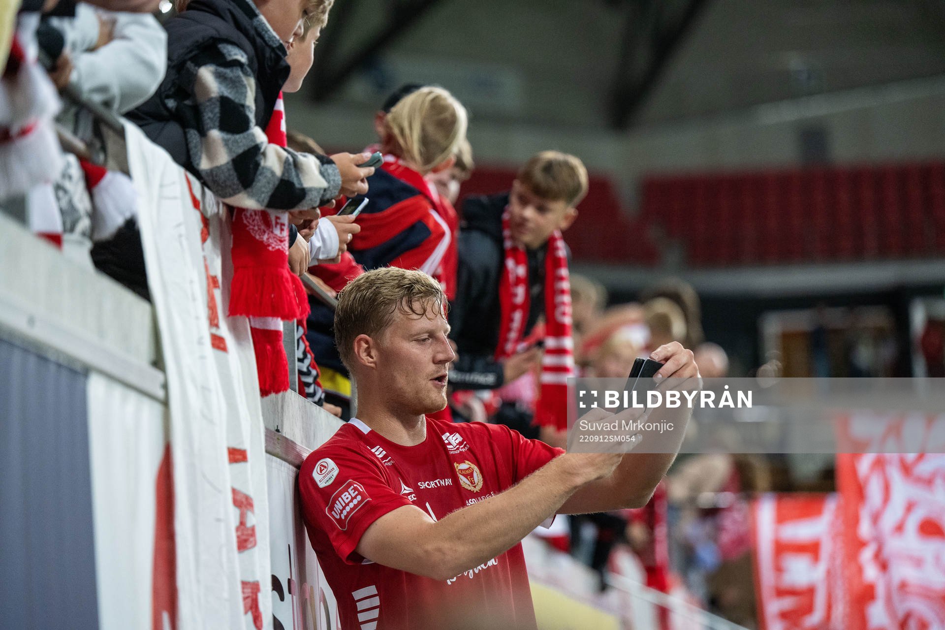 Kalmars Lars Sætra tar en selfie