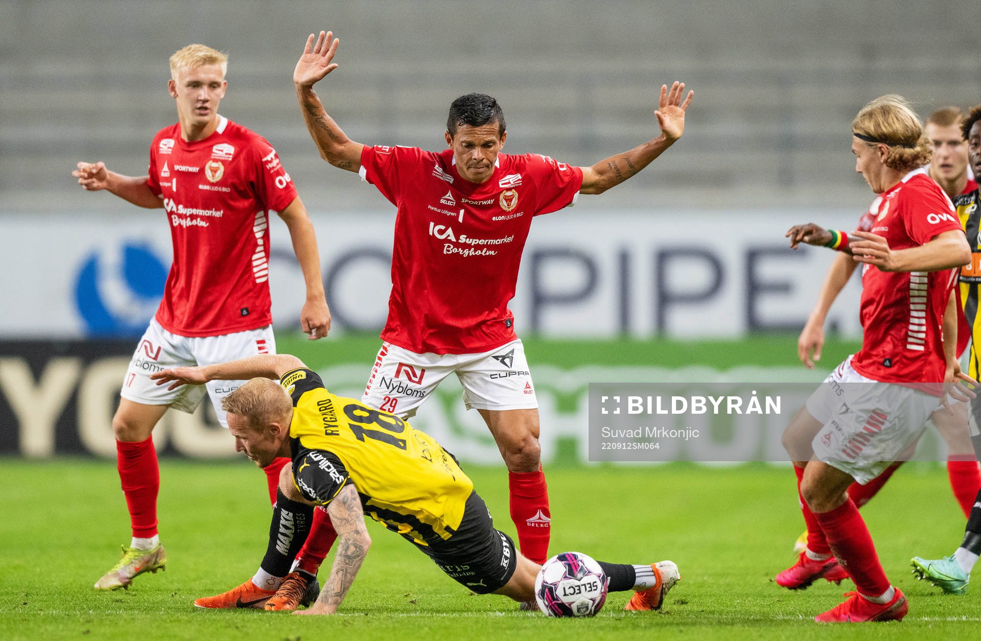 Häckens Mikkel Rygaard Jensen och Kalmars Romario Pereira
