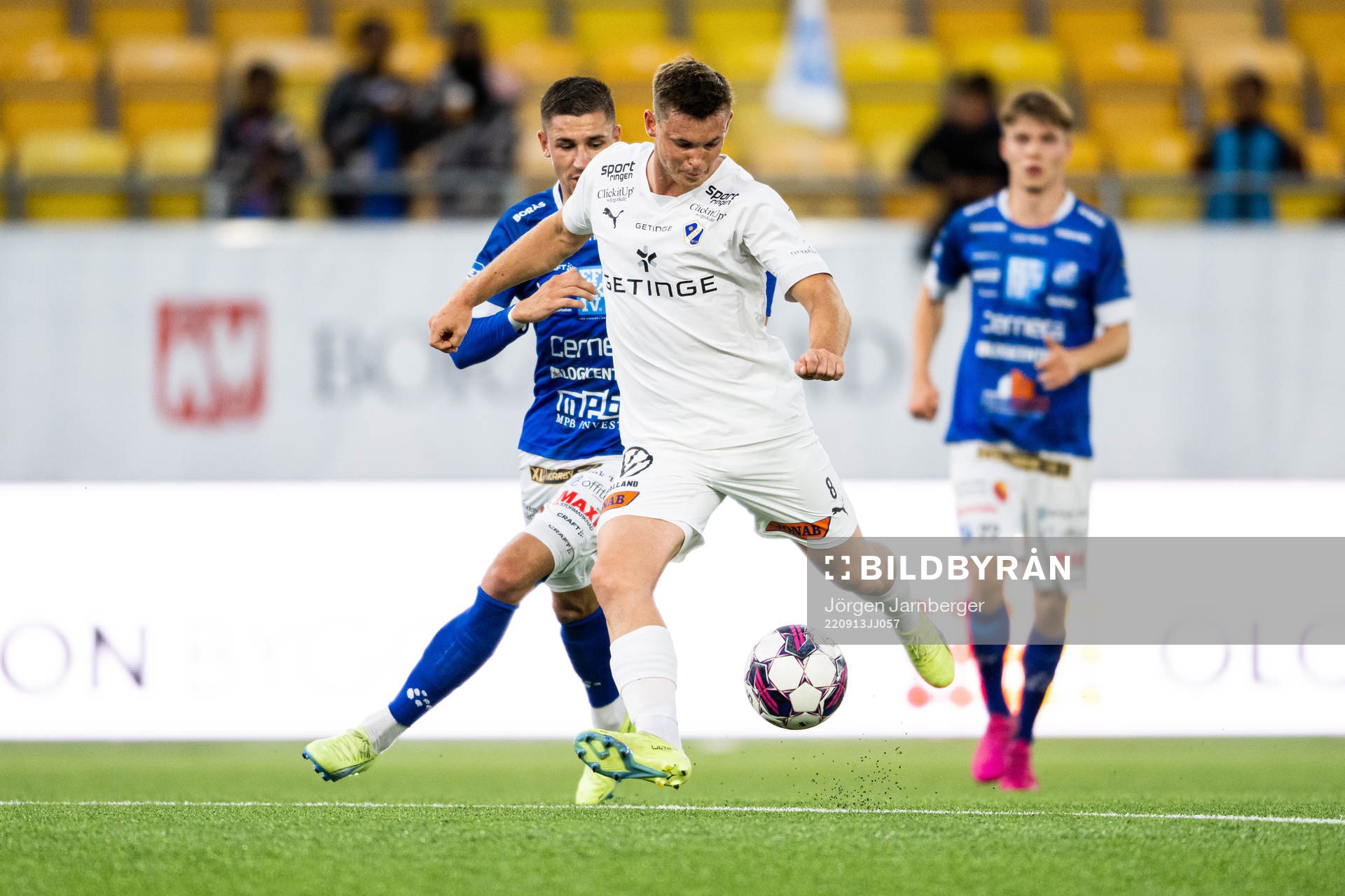 Halmstads Jonathan Svedberg under fotbollsmatchen i Superettan mellan Norrby och Halmstad den 13 september 2022 i Borås. 