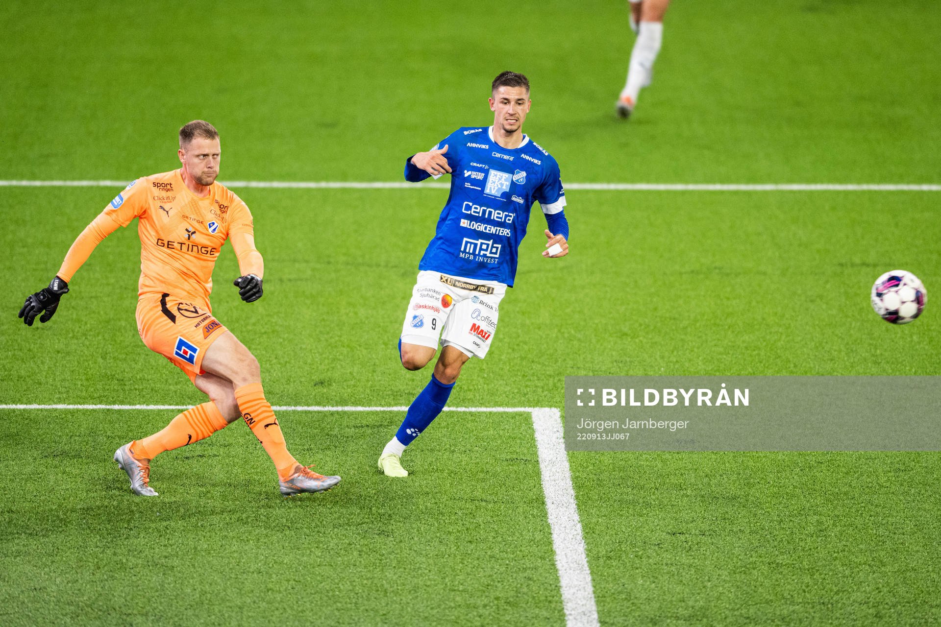 Halmstads målvakt Malkolm Nilsson Säfqvist och Norrbys
