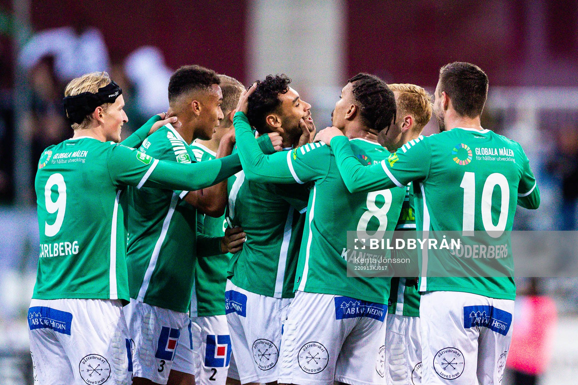 Brages Joakim Persson jublar