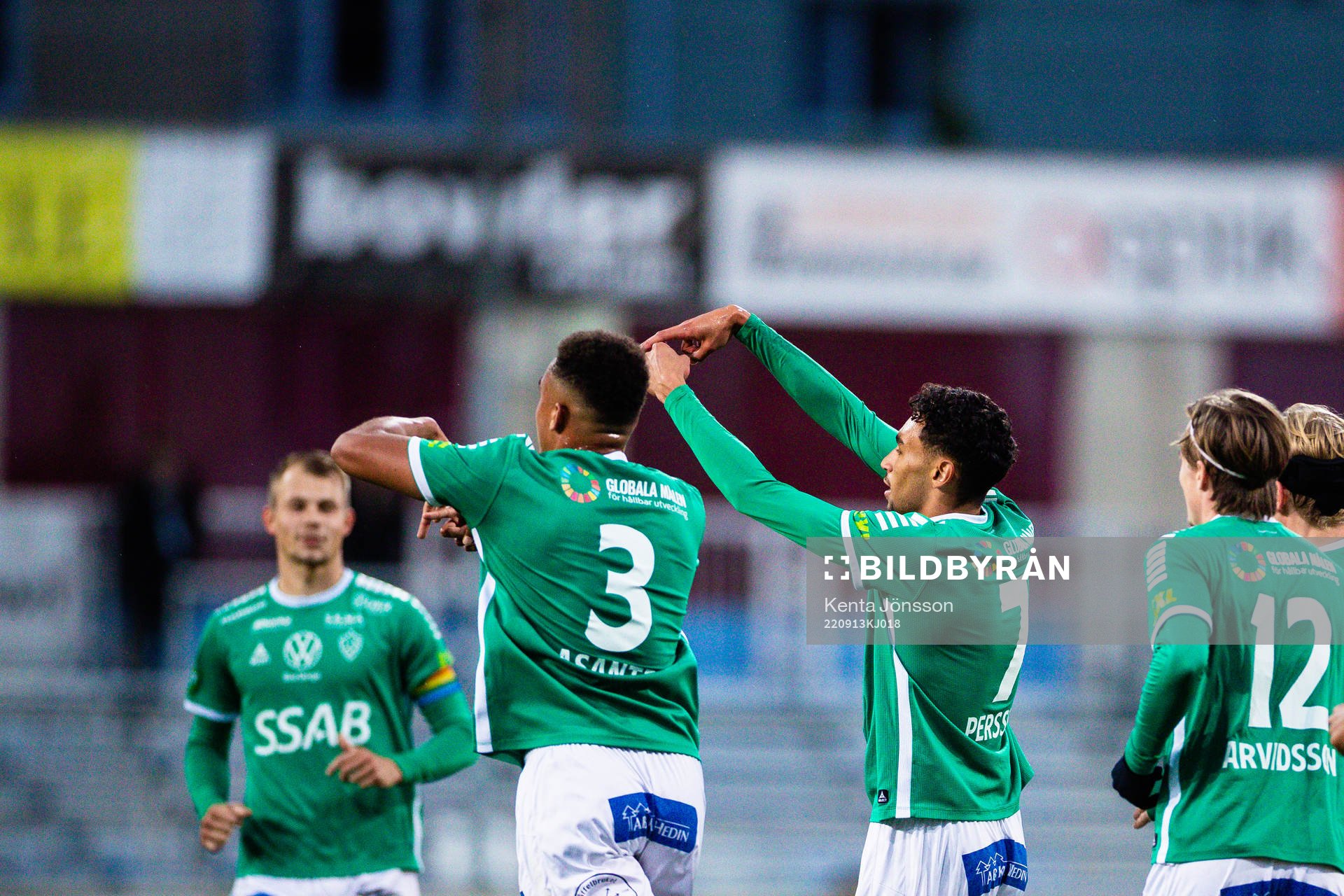 Brages Joakim Persson jublar