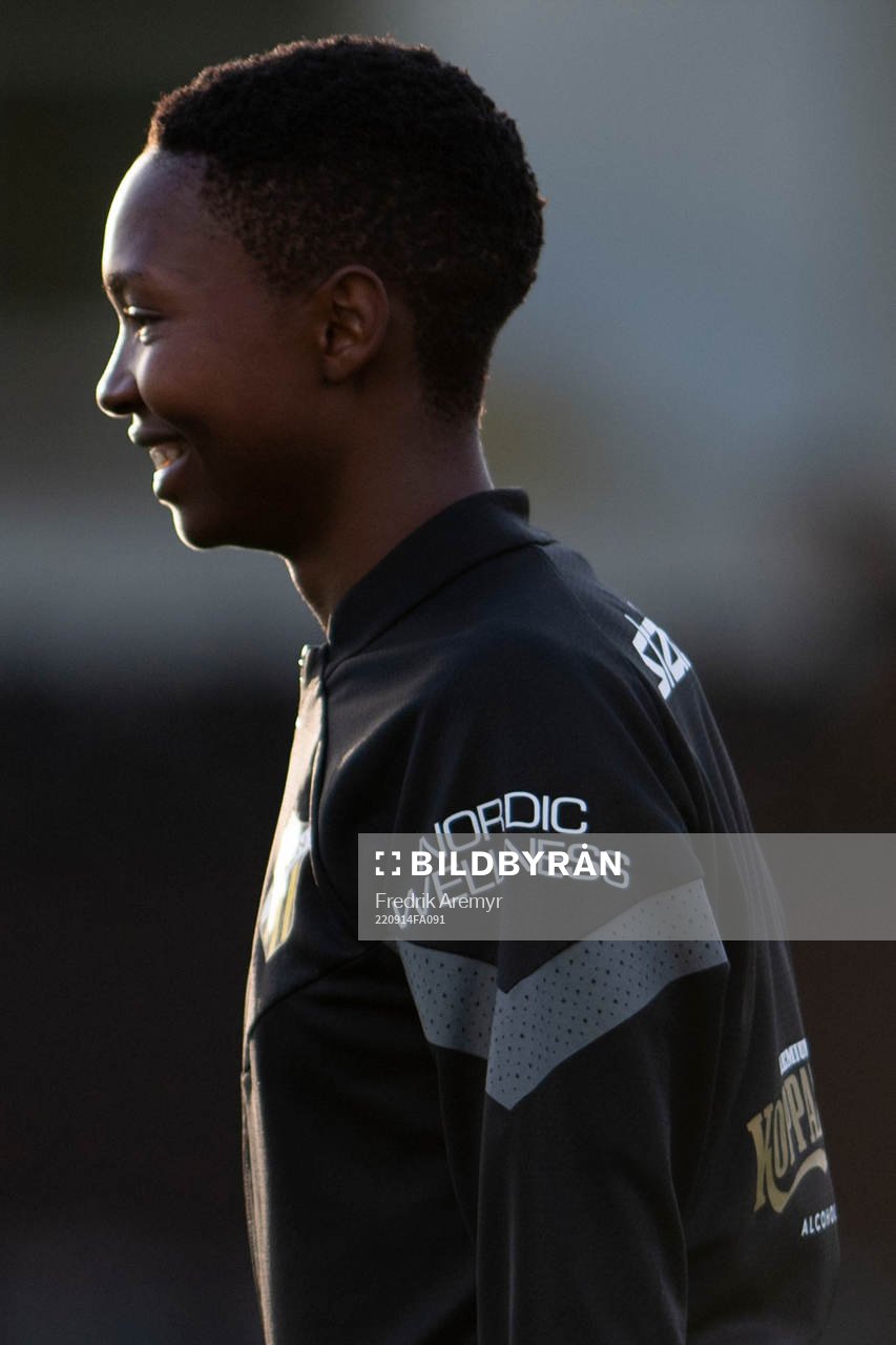 Häckens Aisha Masaka innan fotbollsmatchen i Svenska Cupen